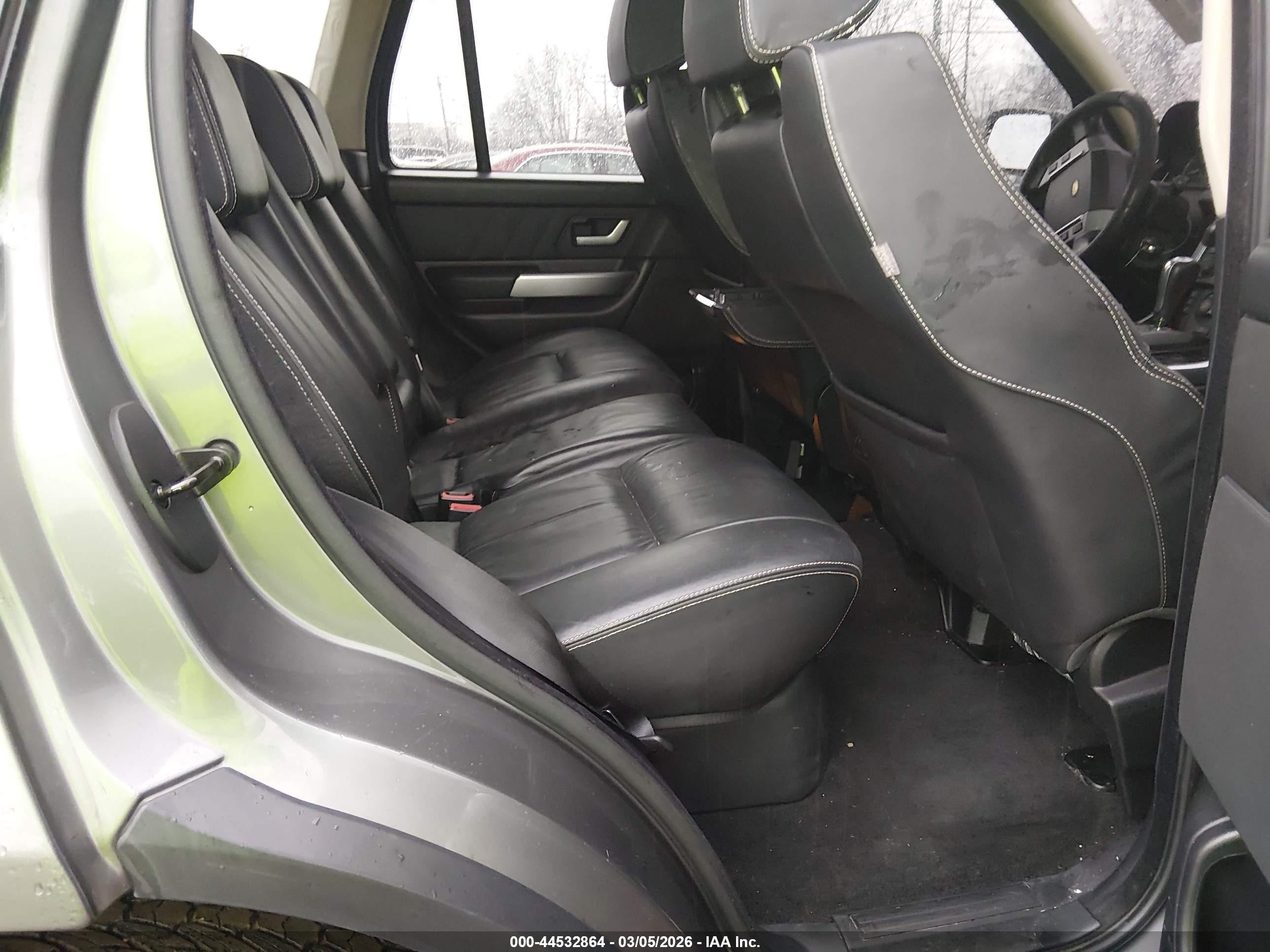LAND ROVER image 8