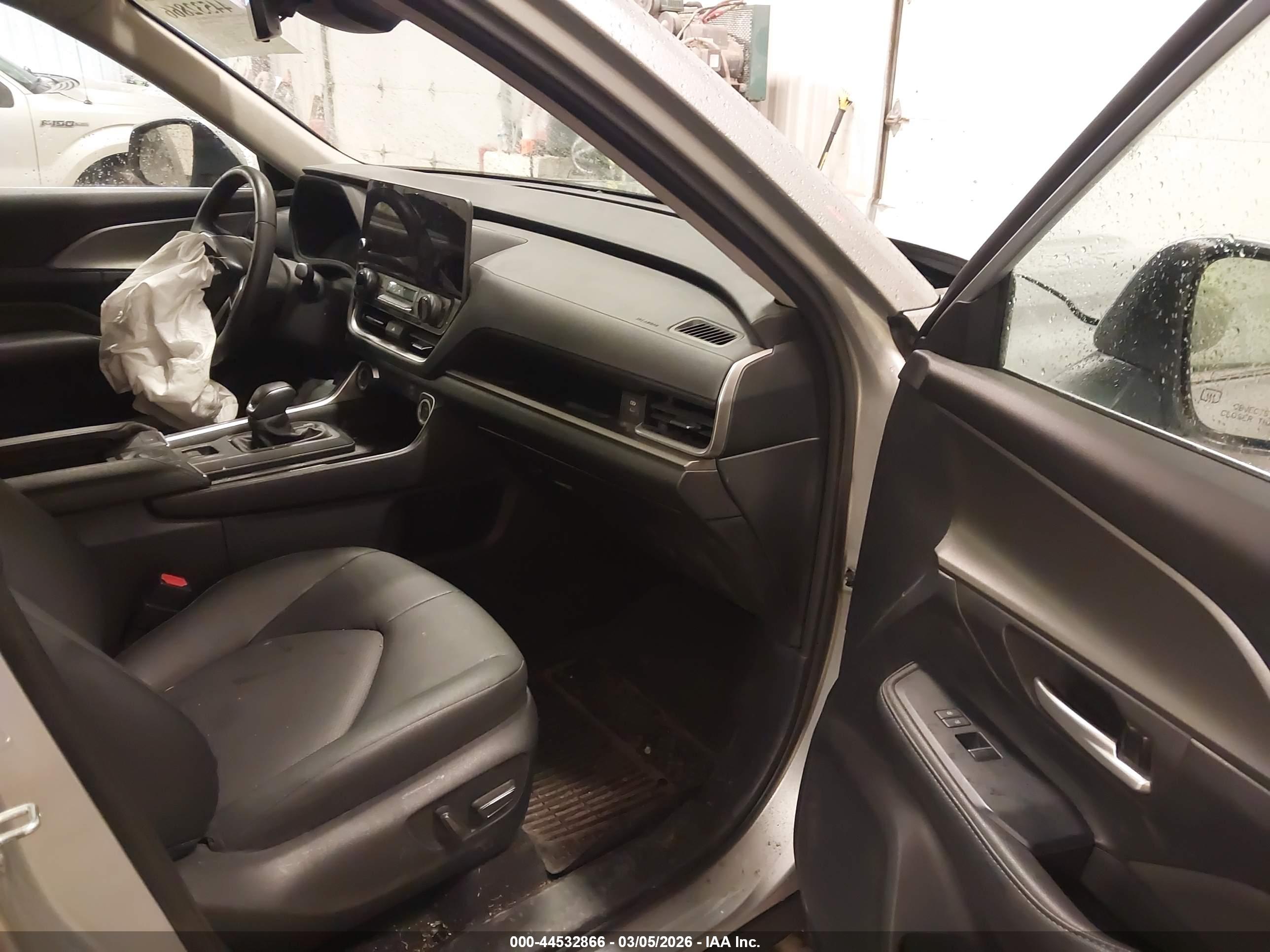 TOYOTA GRAND image 5