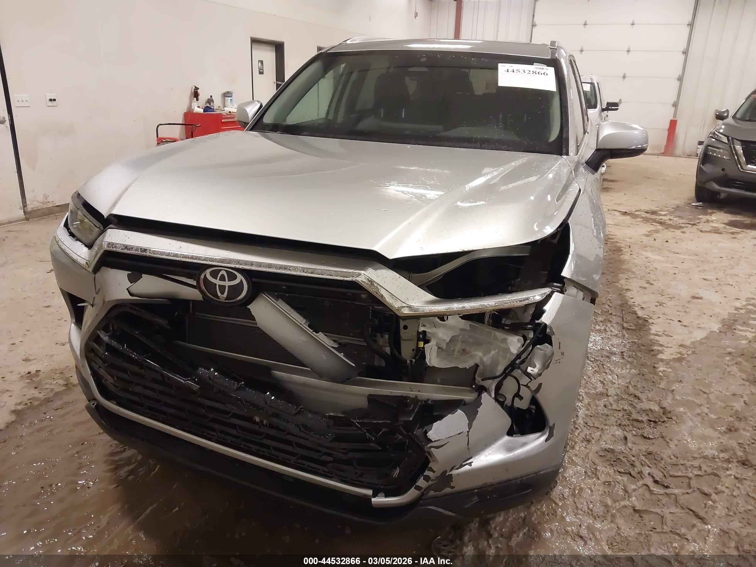 TOYOTA GRAND image 6