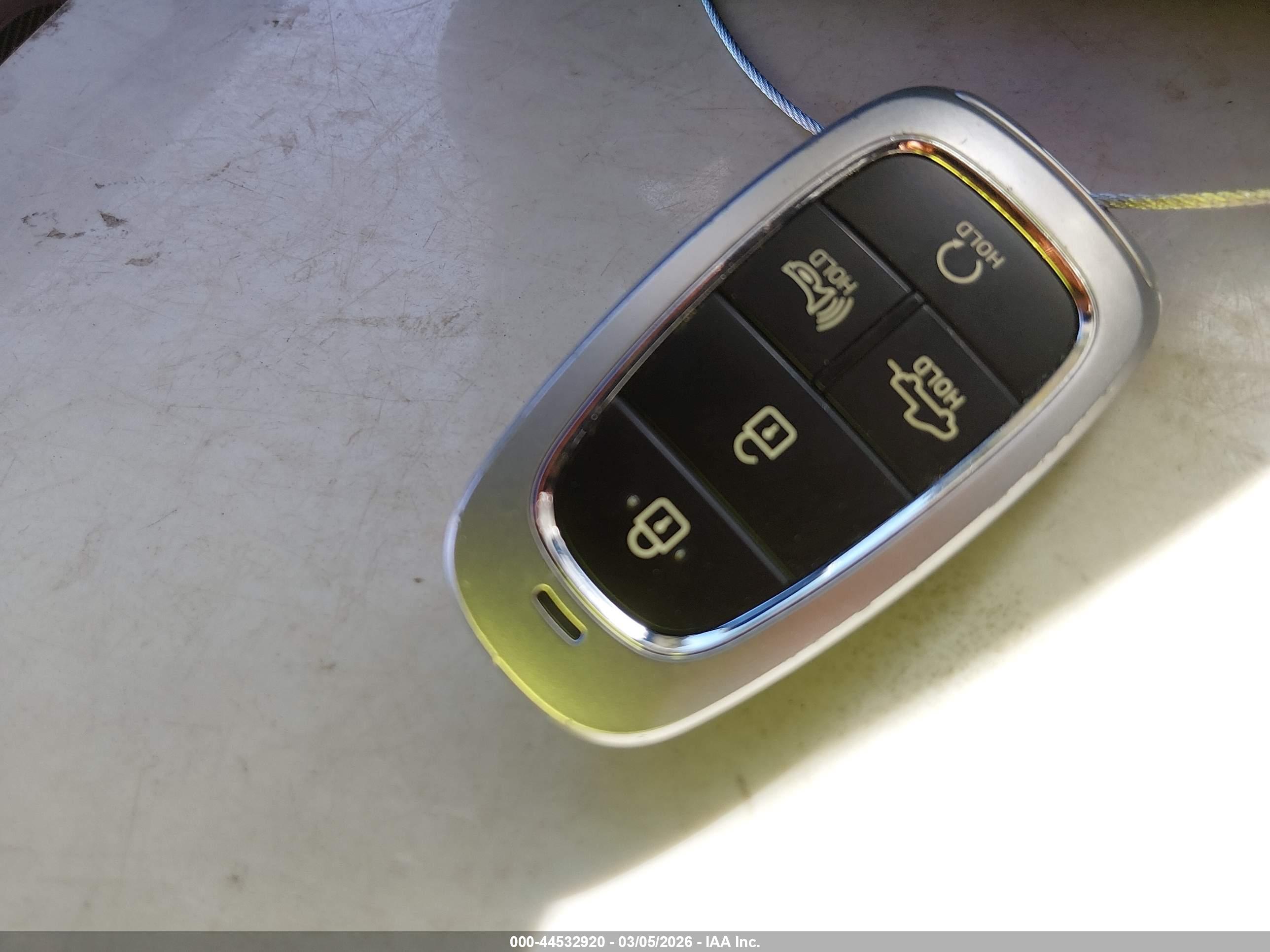 HYUNDAI SANTA image 11