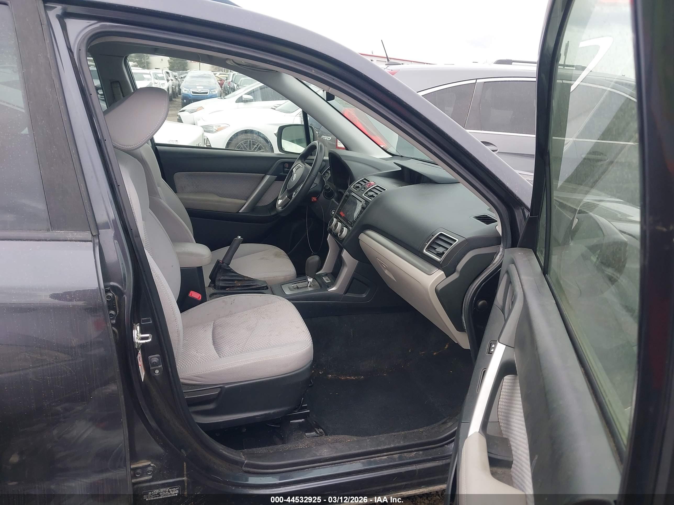 SUBARU FORESTER image 5