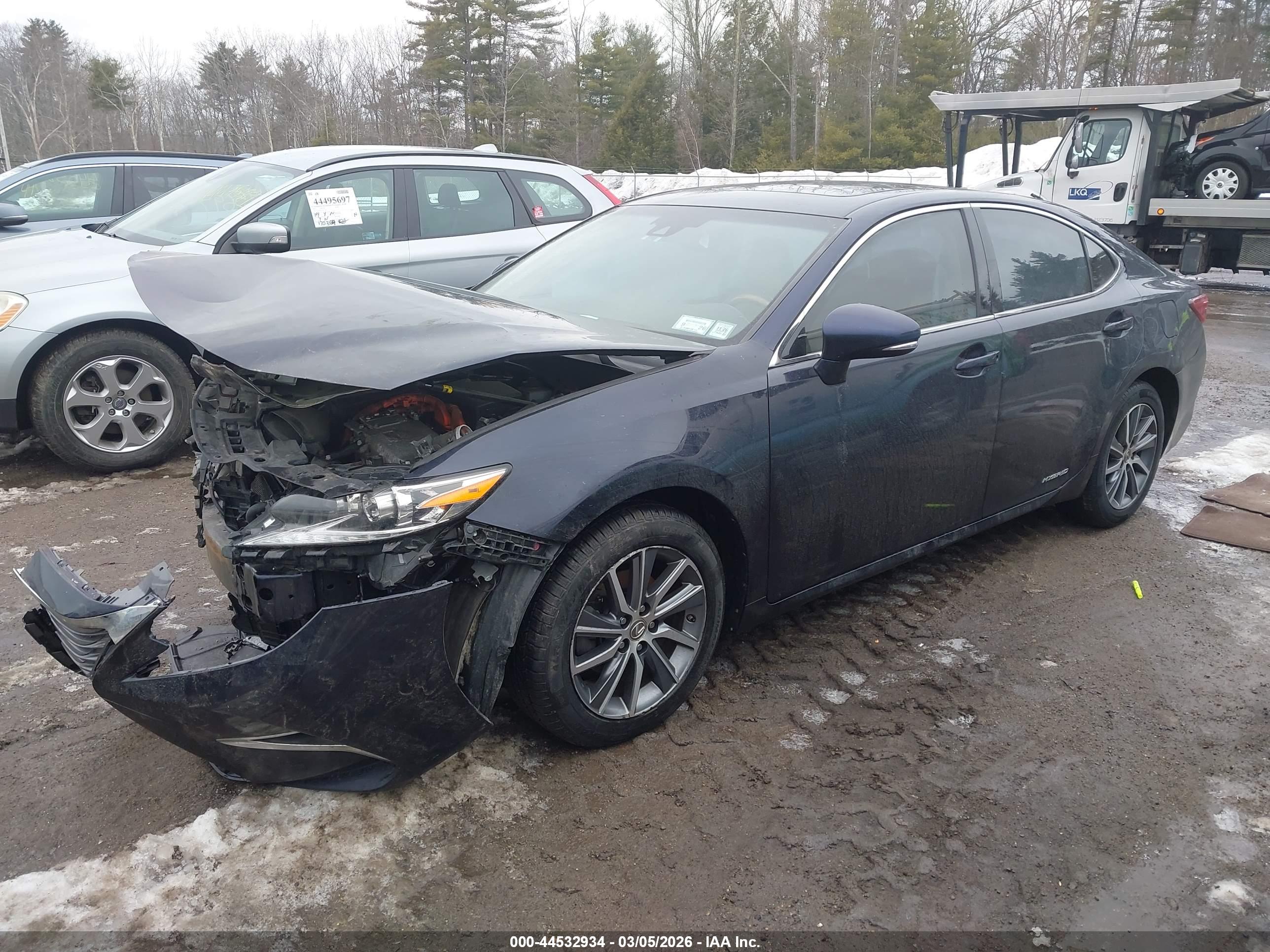 LEXUS ES image 2