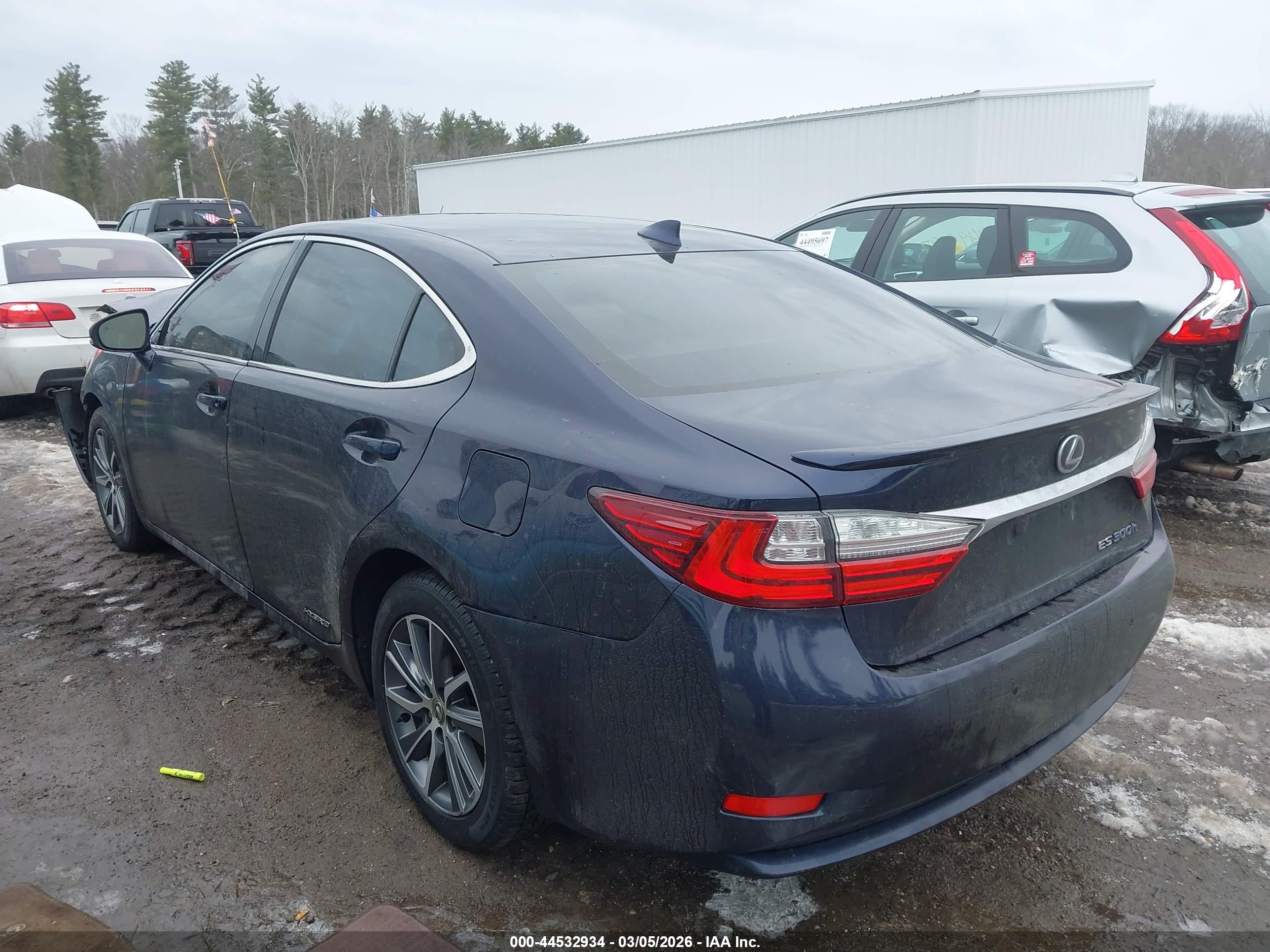 LEXUS ES image 3