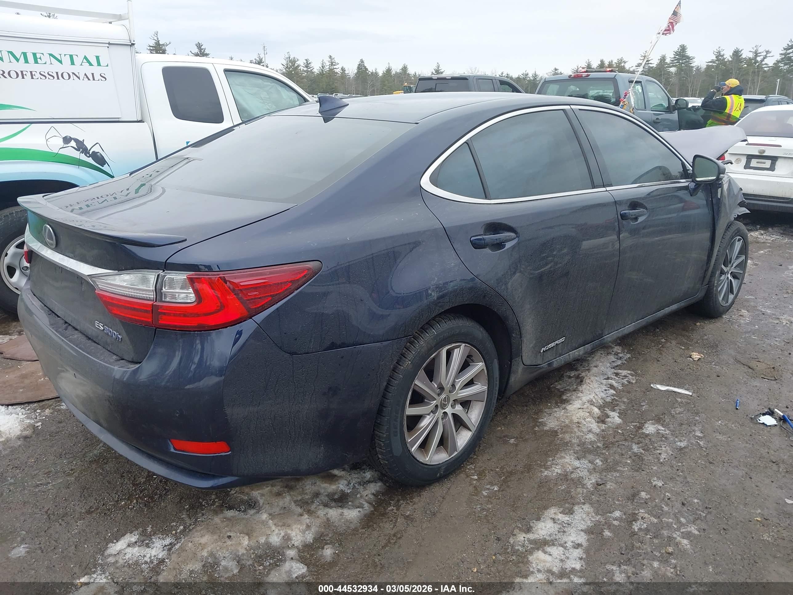 LEXUS ES image 4