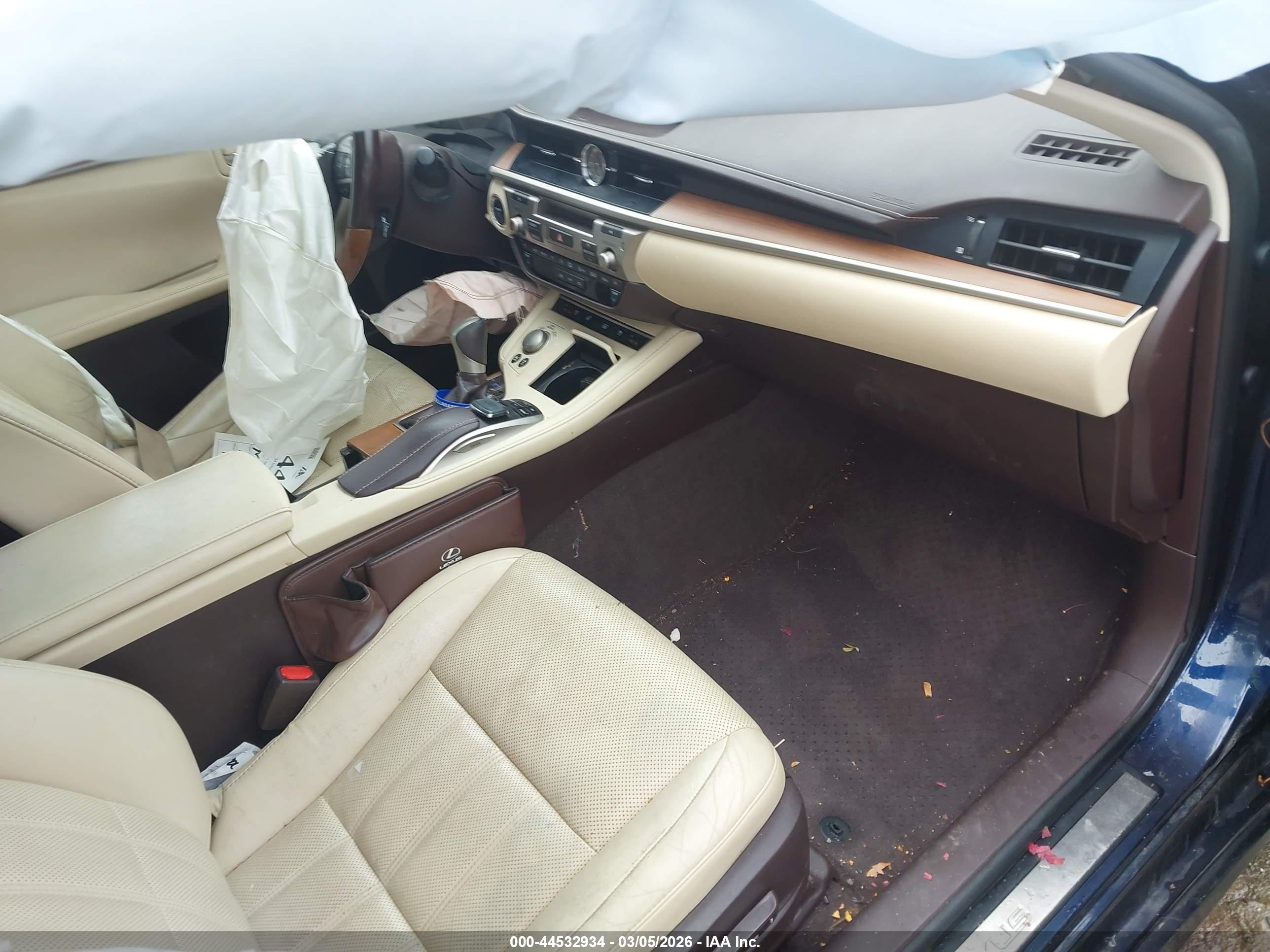 LEXUS ES image 5