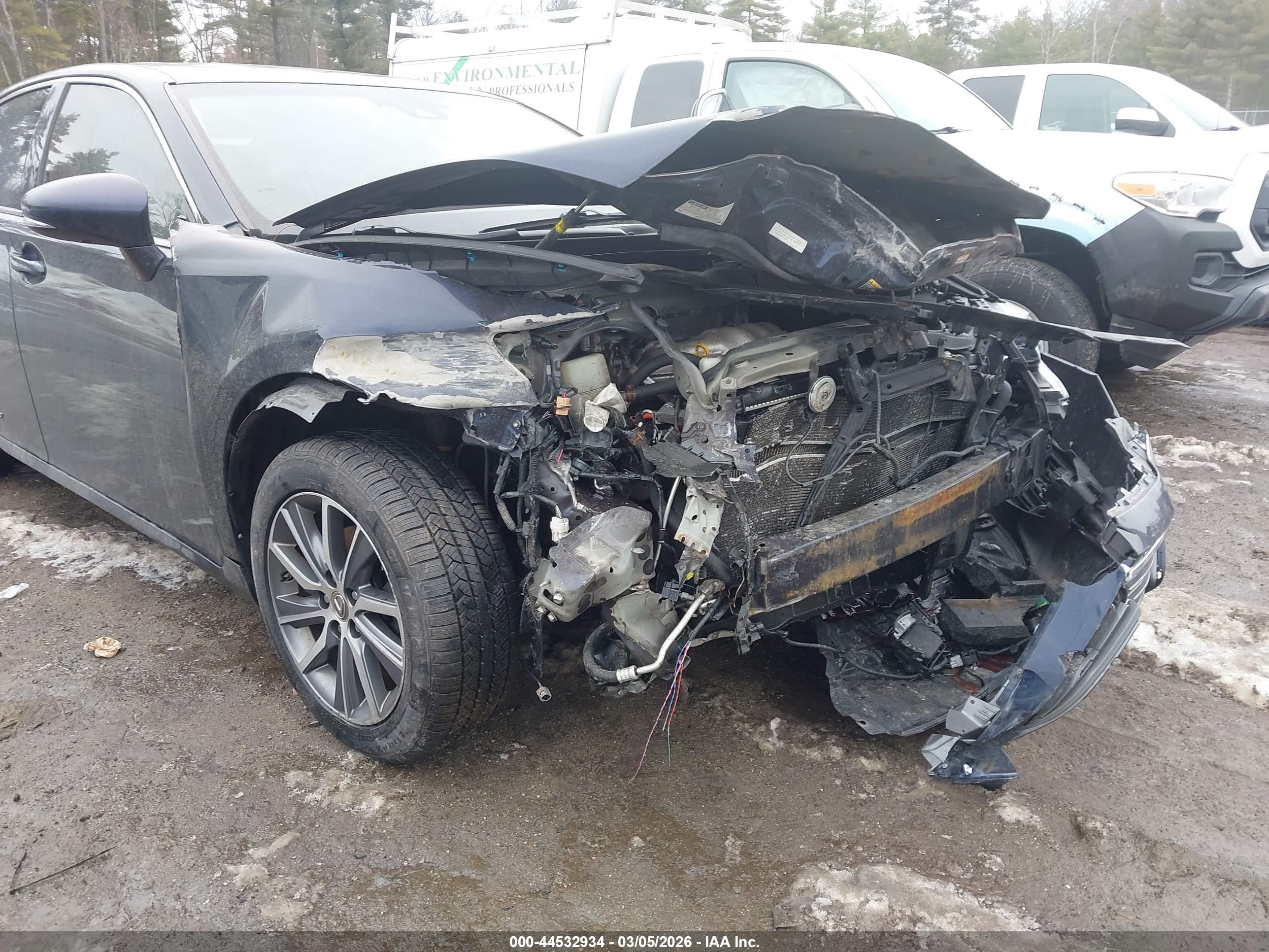 LEXUS ES image 6
