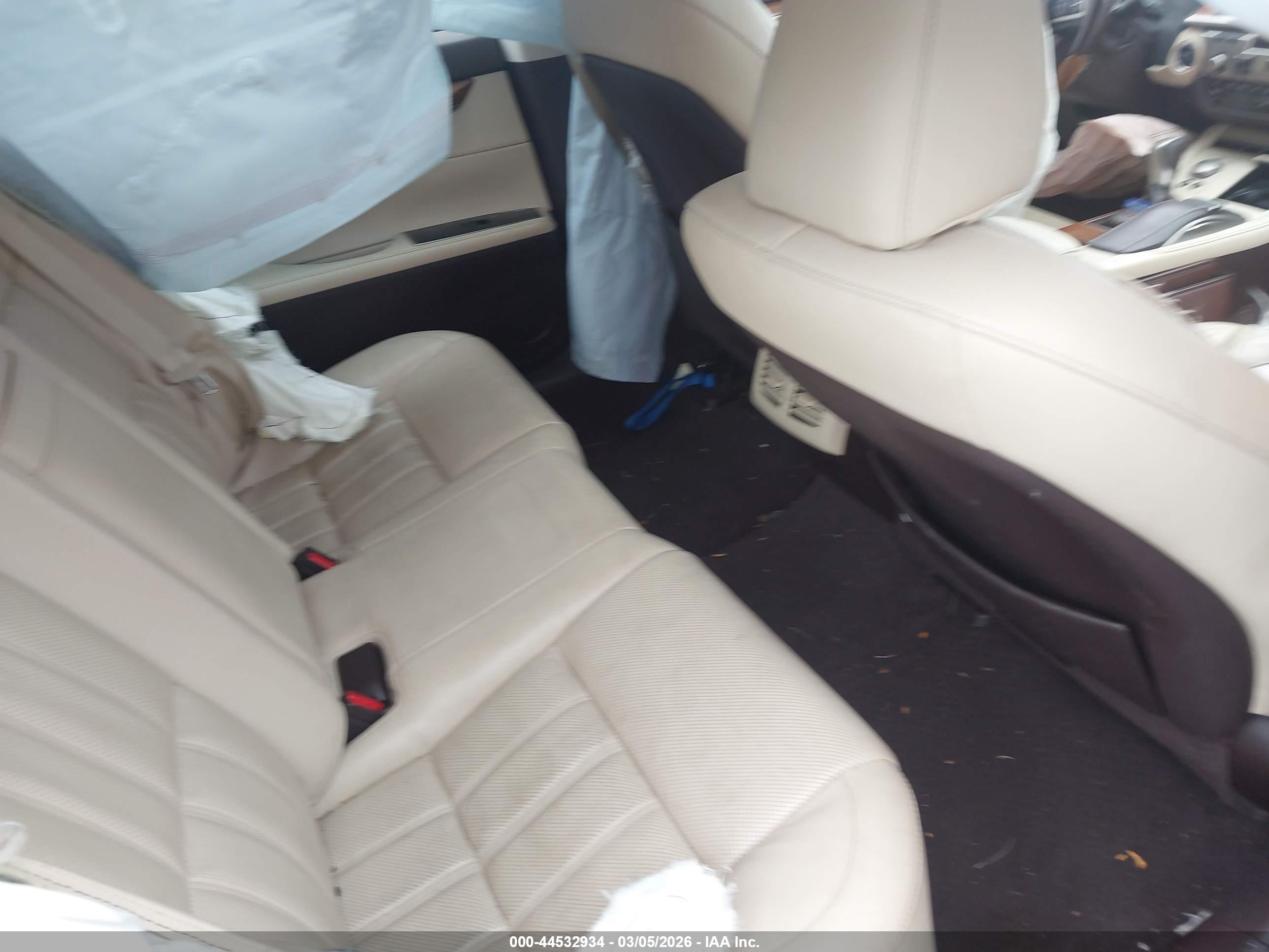 LEXUS ES image 8