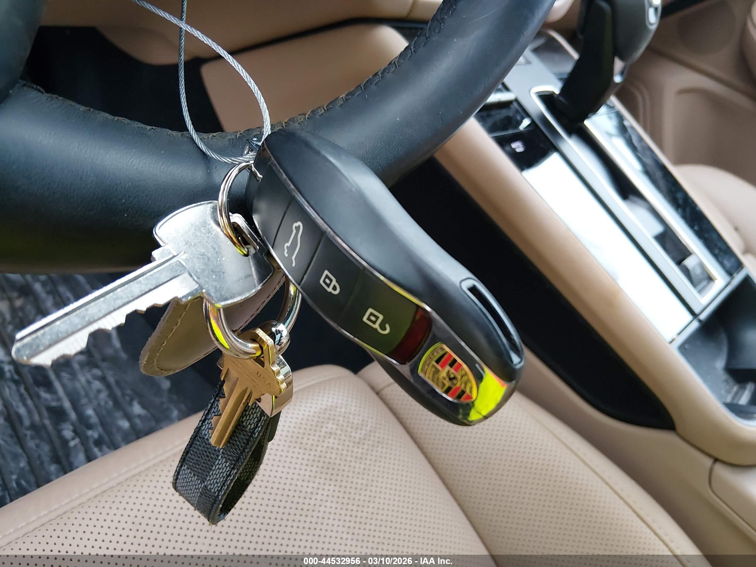 PORSCHE MACAN image 11