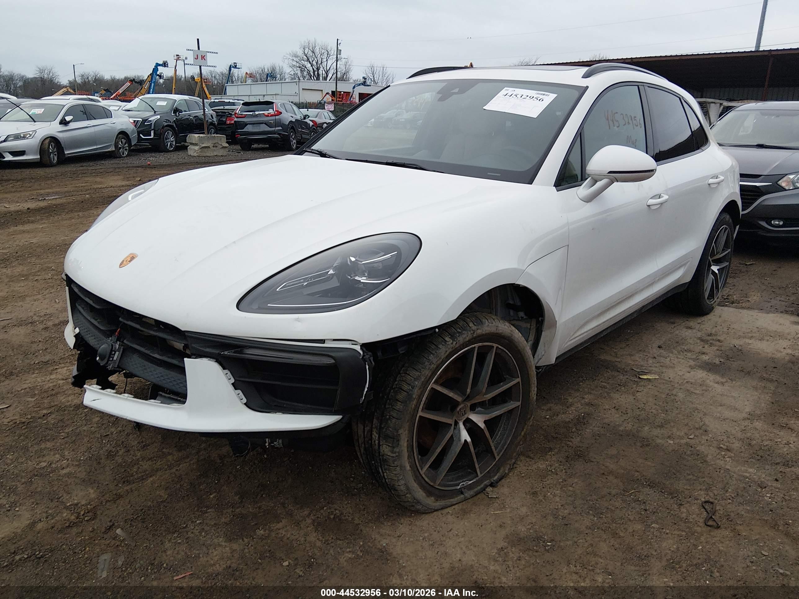 PORSCHE MACAN image 2