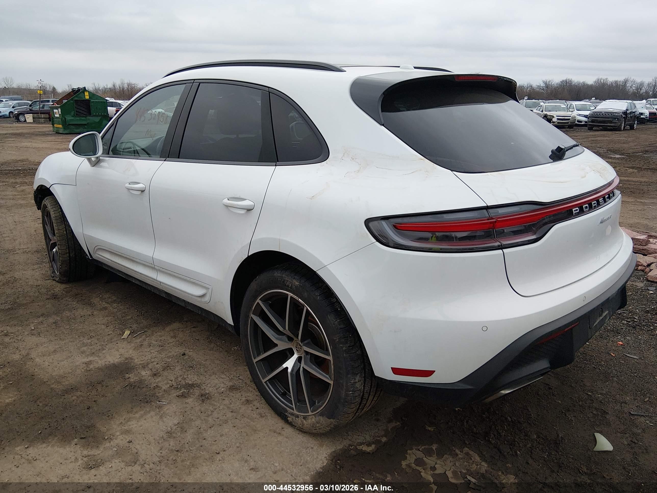 PORSCHE MACAN image 3