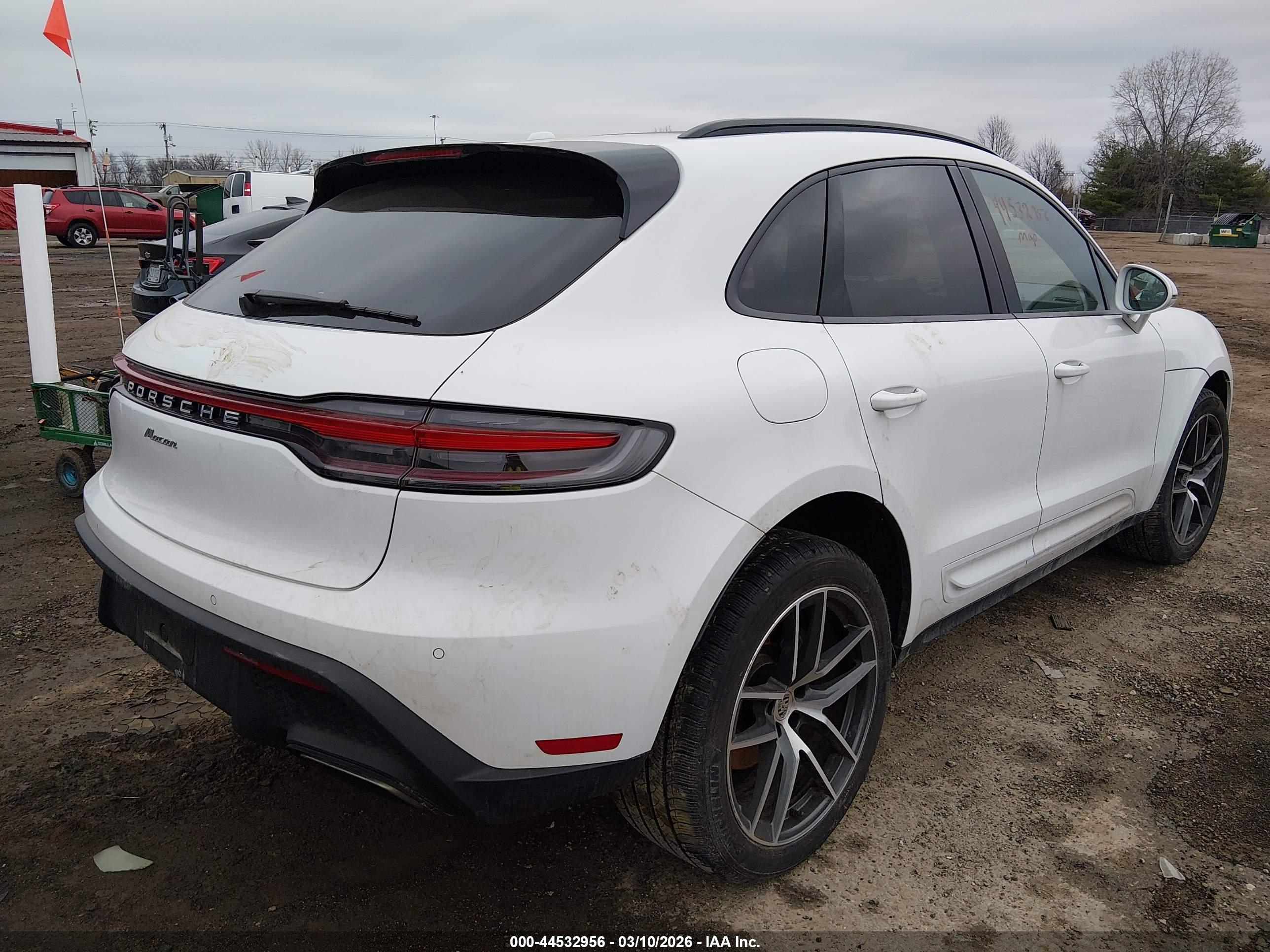 PORSCHE MACAN image 4
