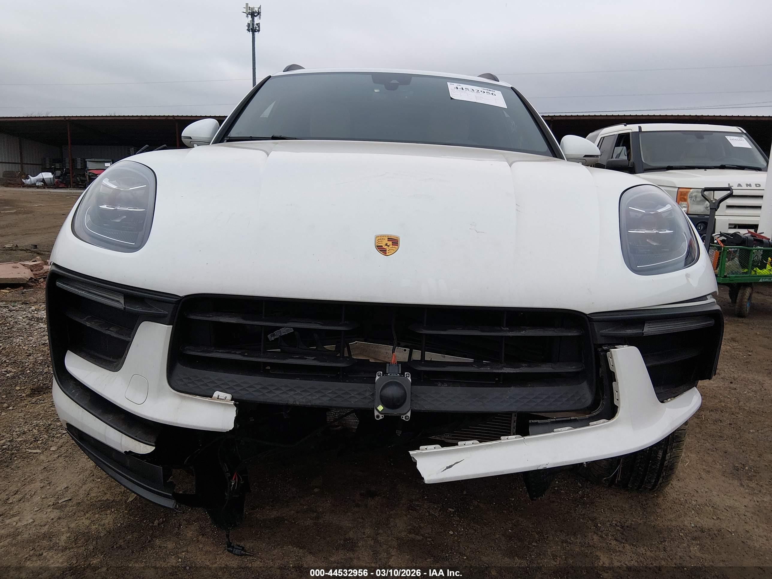 PORSCHE MACAN image 6