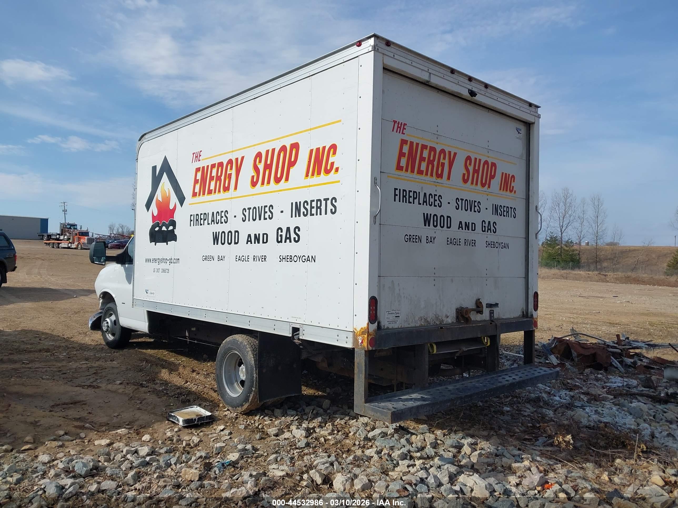 CHEVROLET EXPRESS image 3
