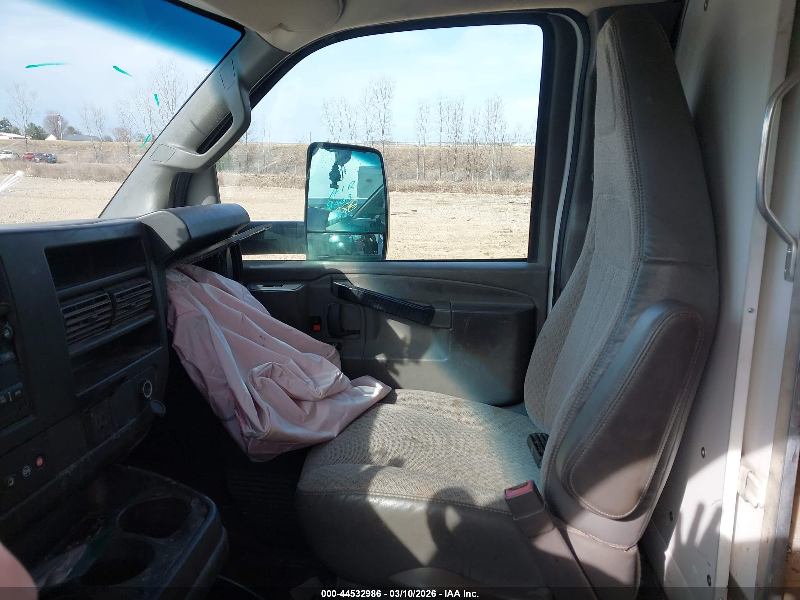 CHEVROLET EXPRESS image 8