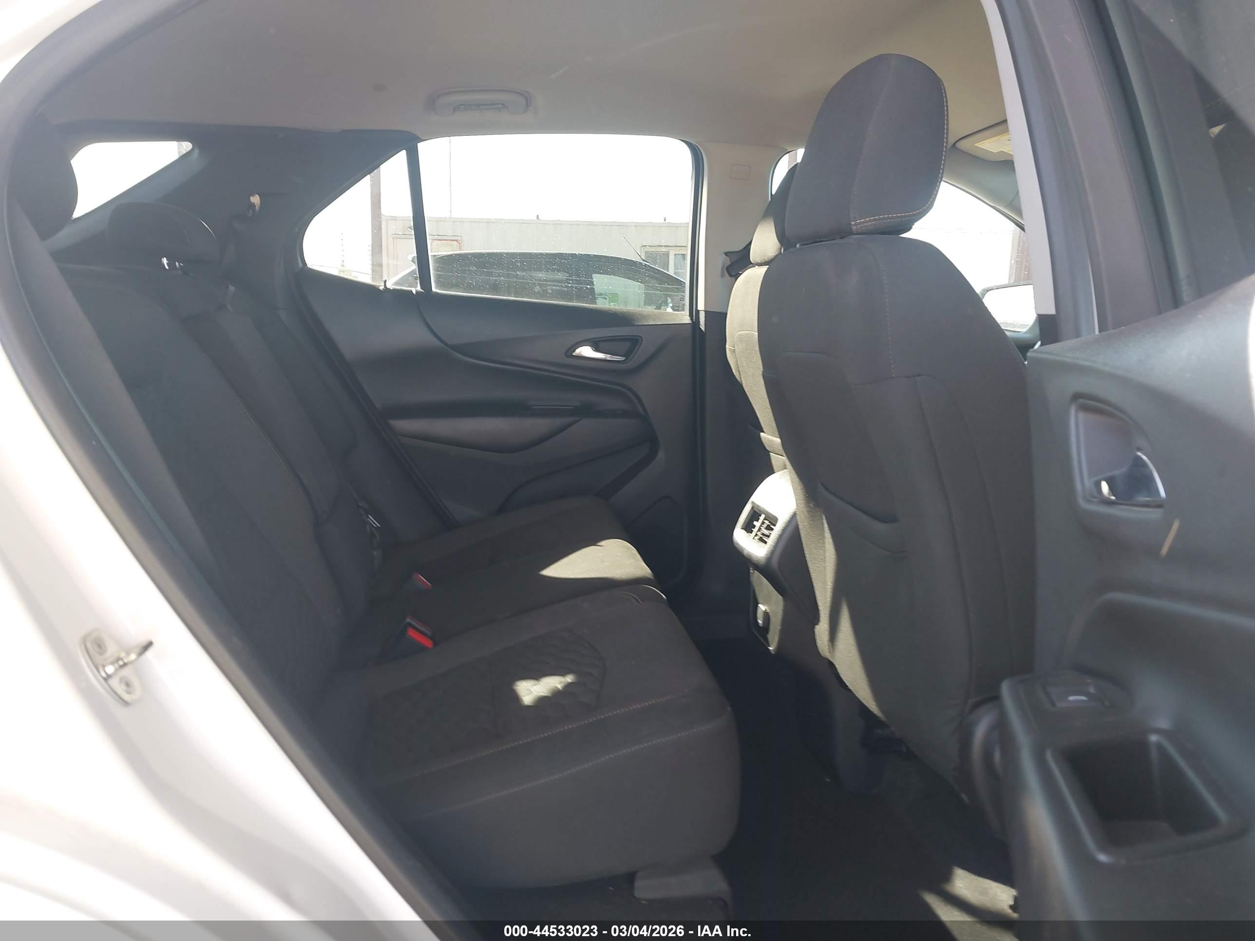 CHEVROLET EQUINOX image 8