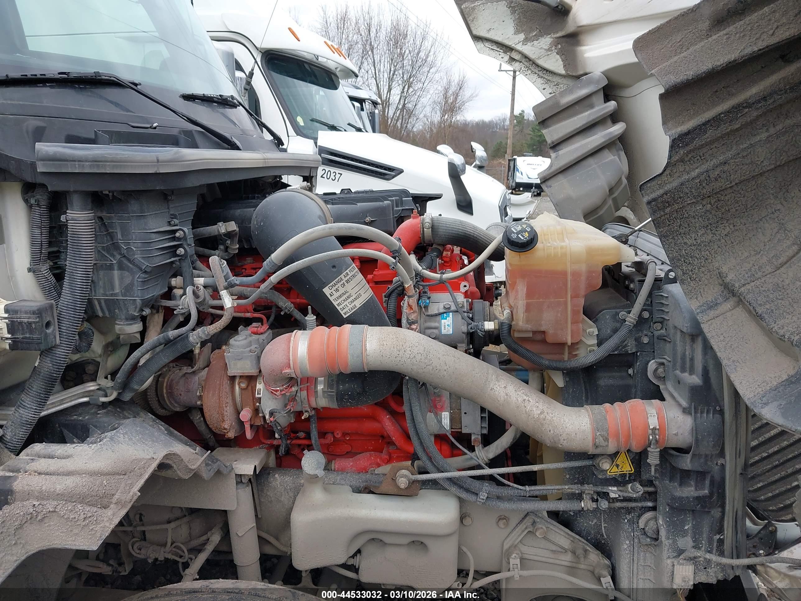 INTERNATIONAL LT image 10