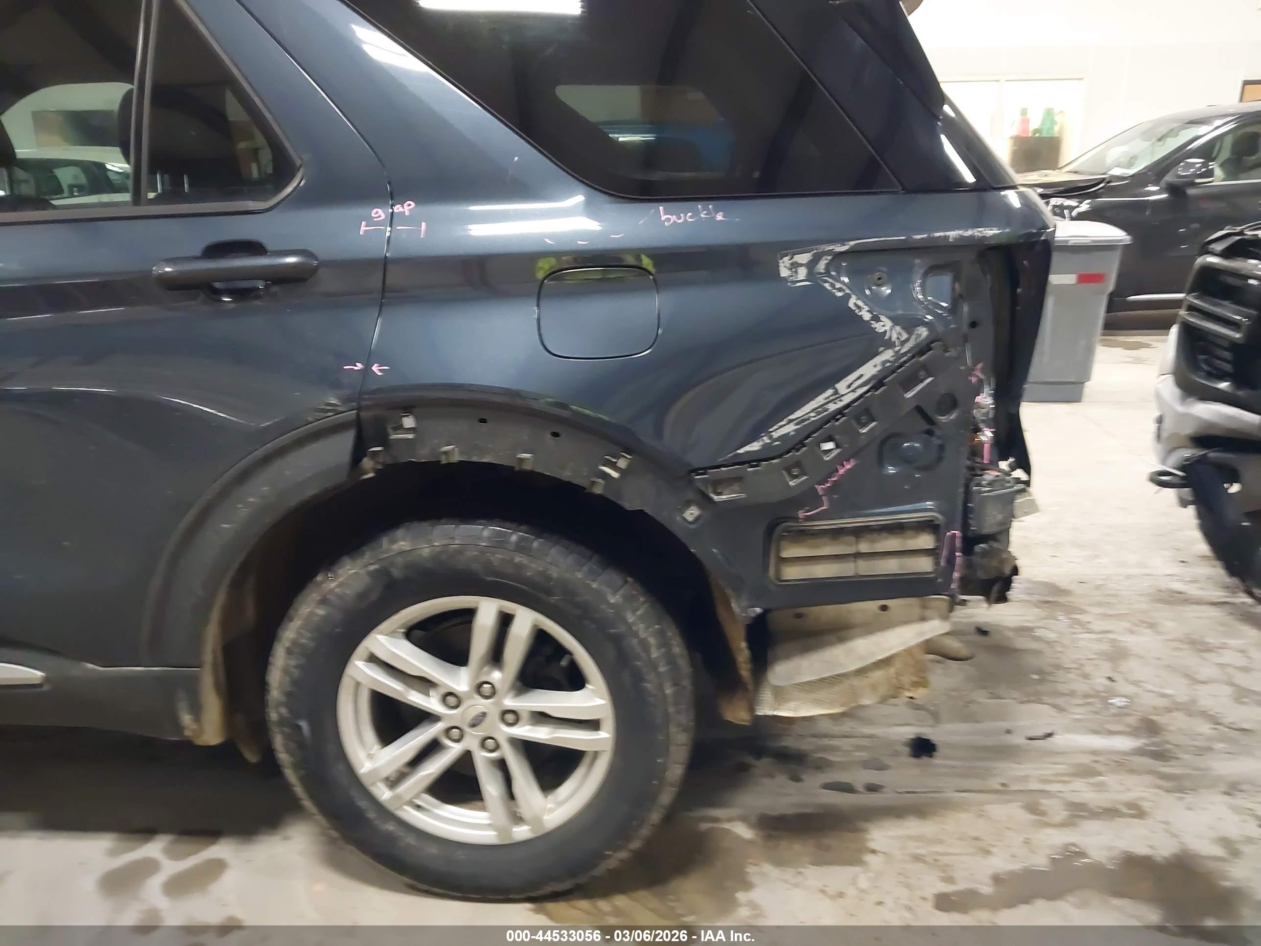 FORD EXPLORER image 6