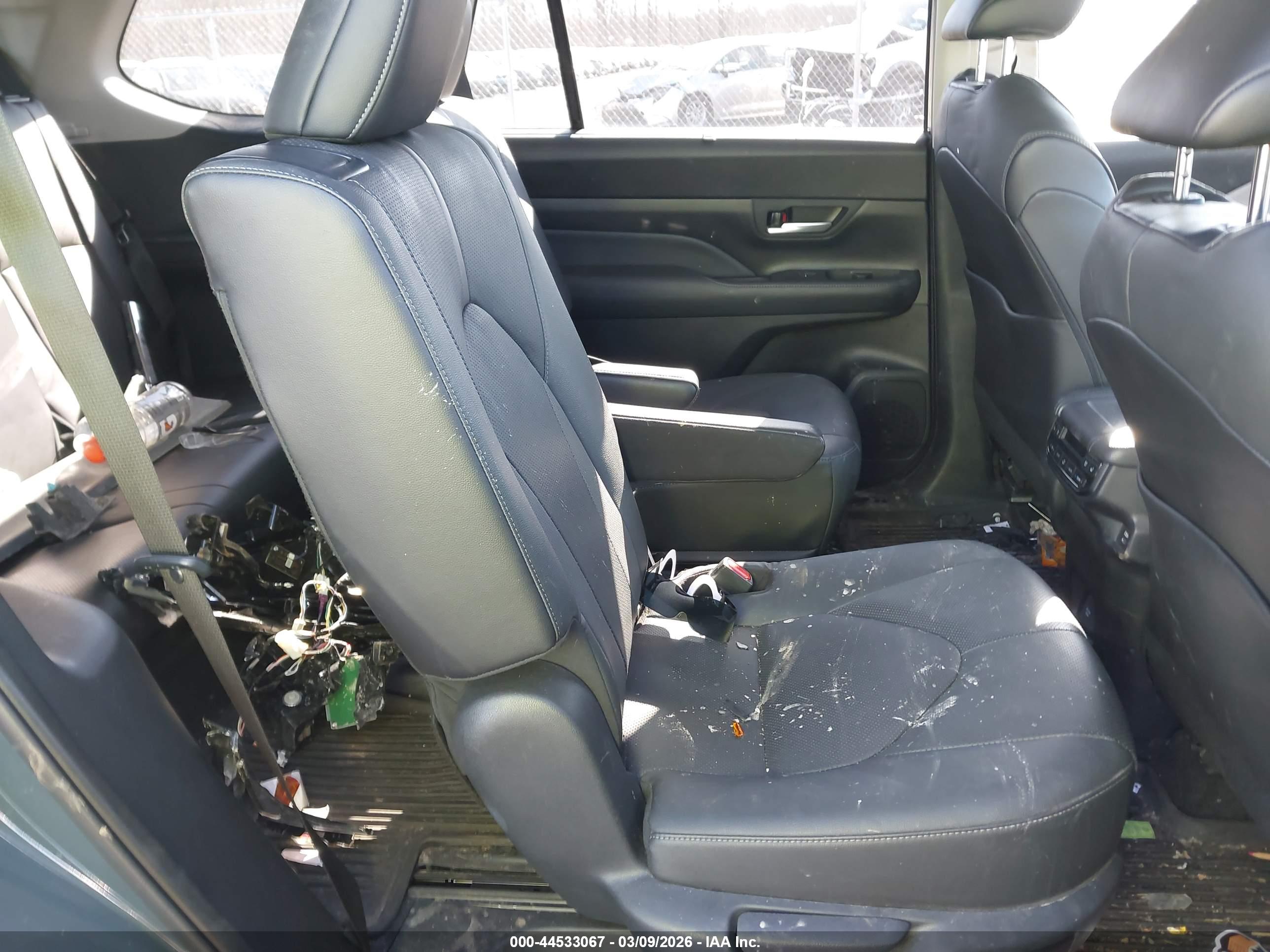 TOYOTA GRAND image 8