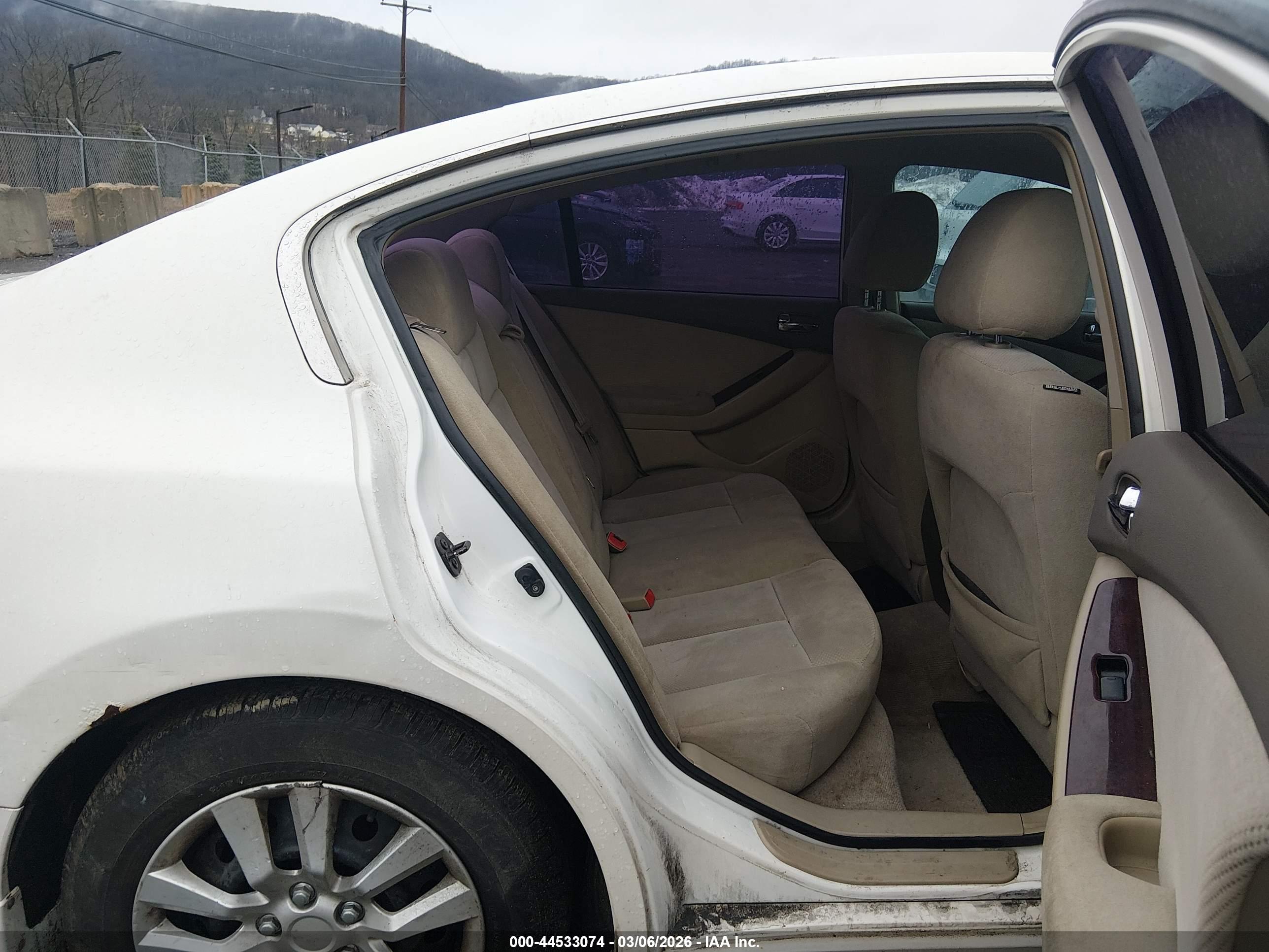 NISSAN ALTIMA image 8
