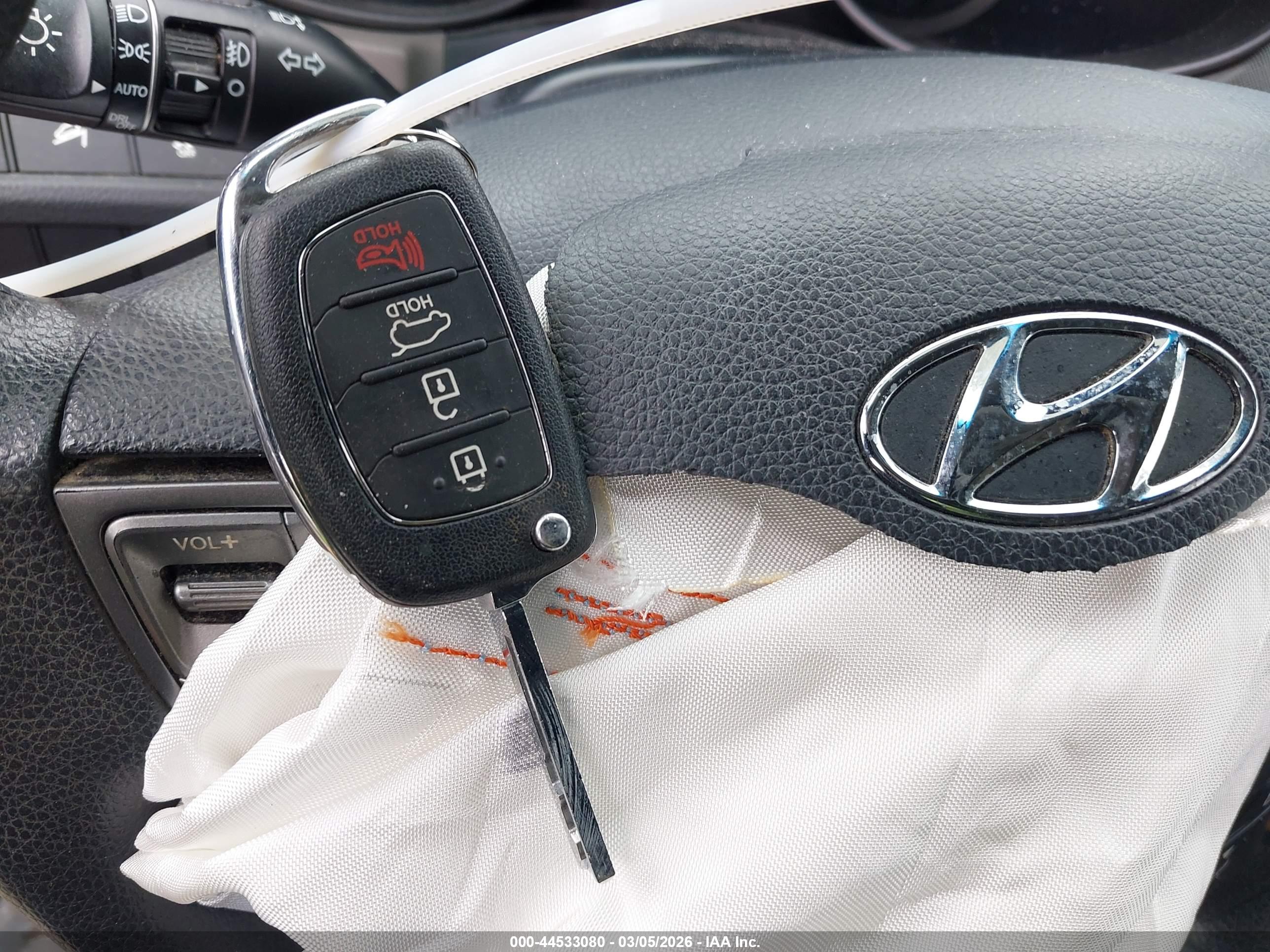 HYUNDAI SANTA image 11