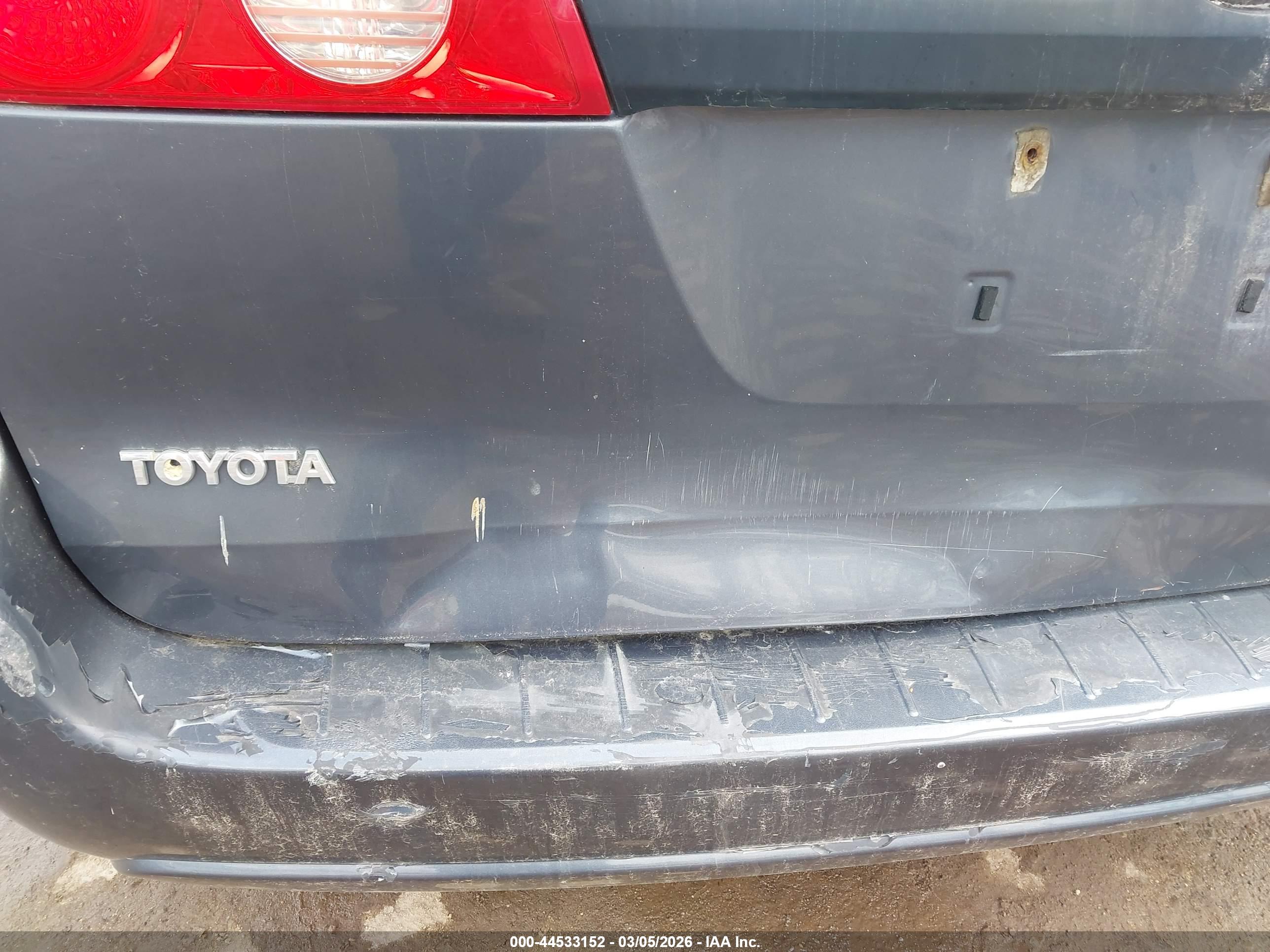 TOYOTA SIENNA image 6
