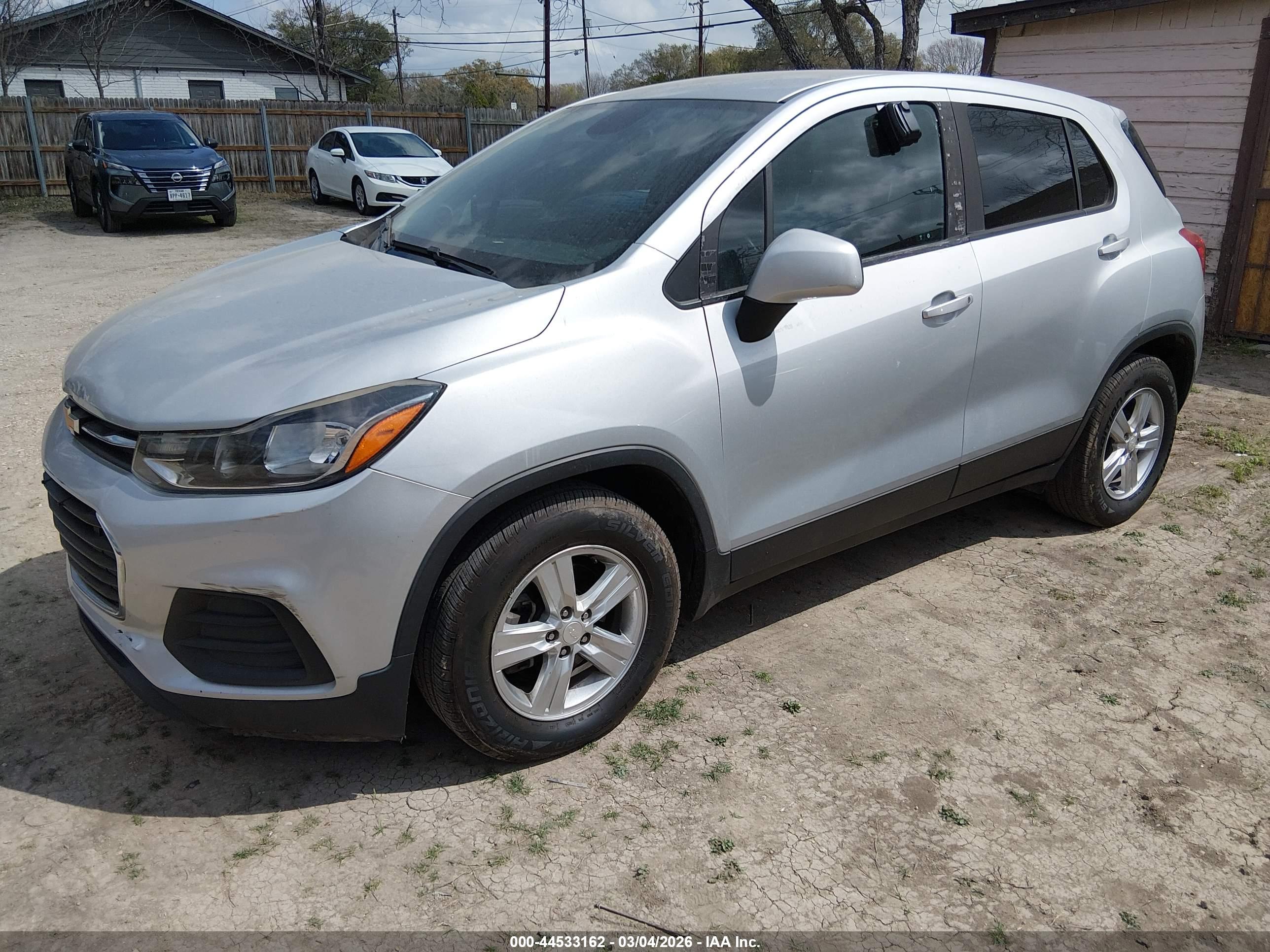 CHEVROLET TRAX image 2