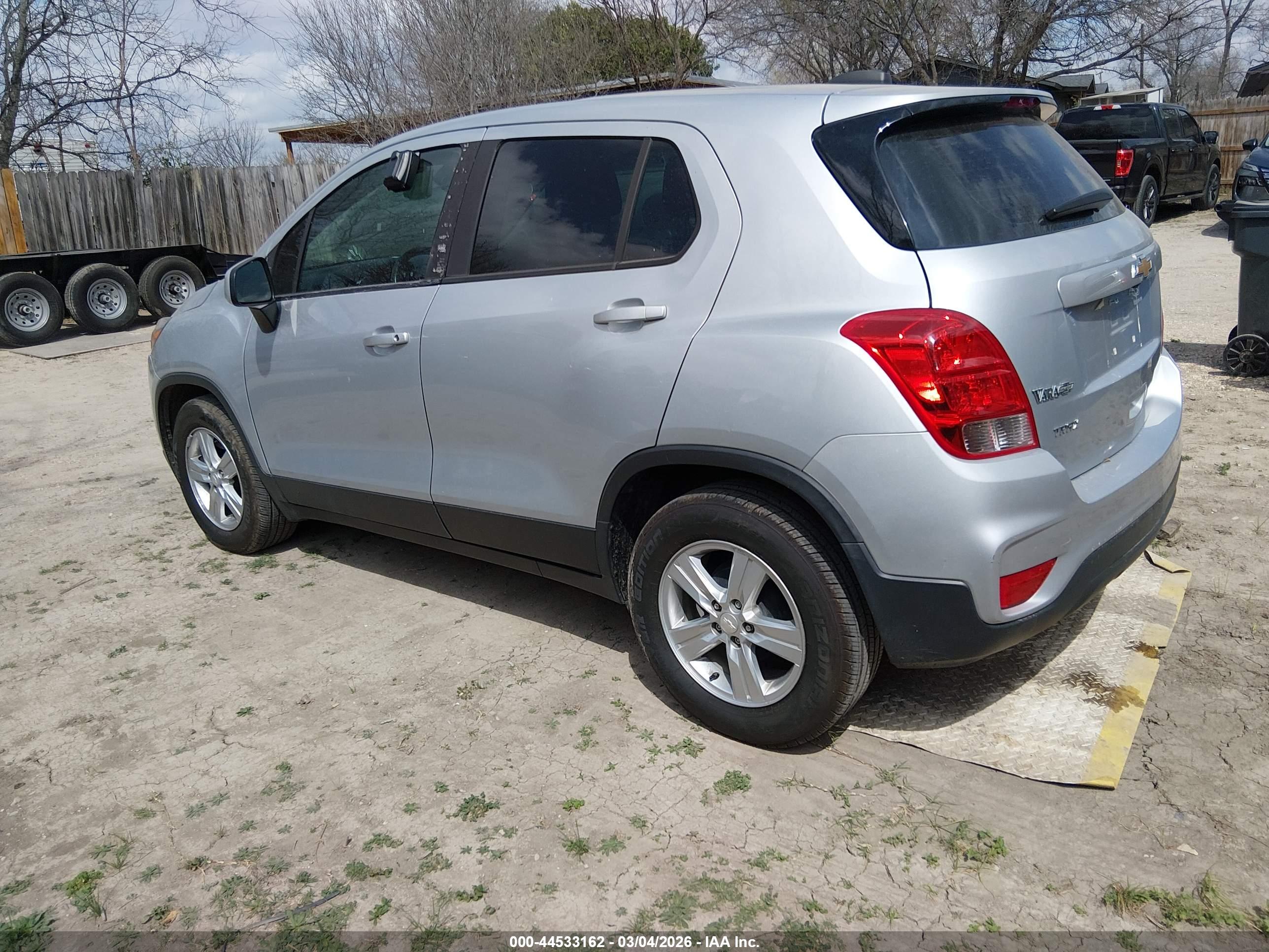 CHEVROLET TRAX image 3