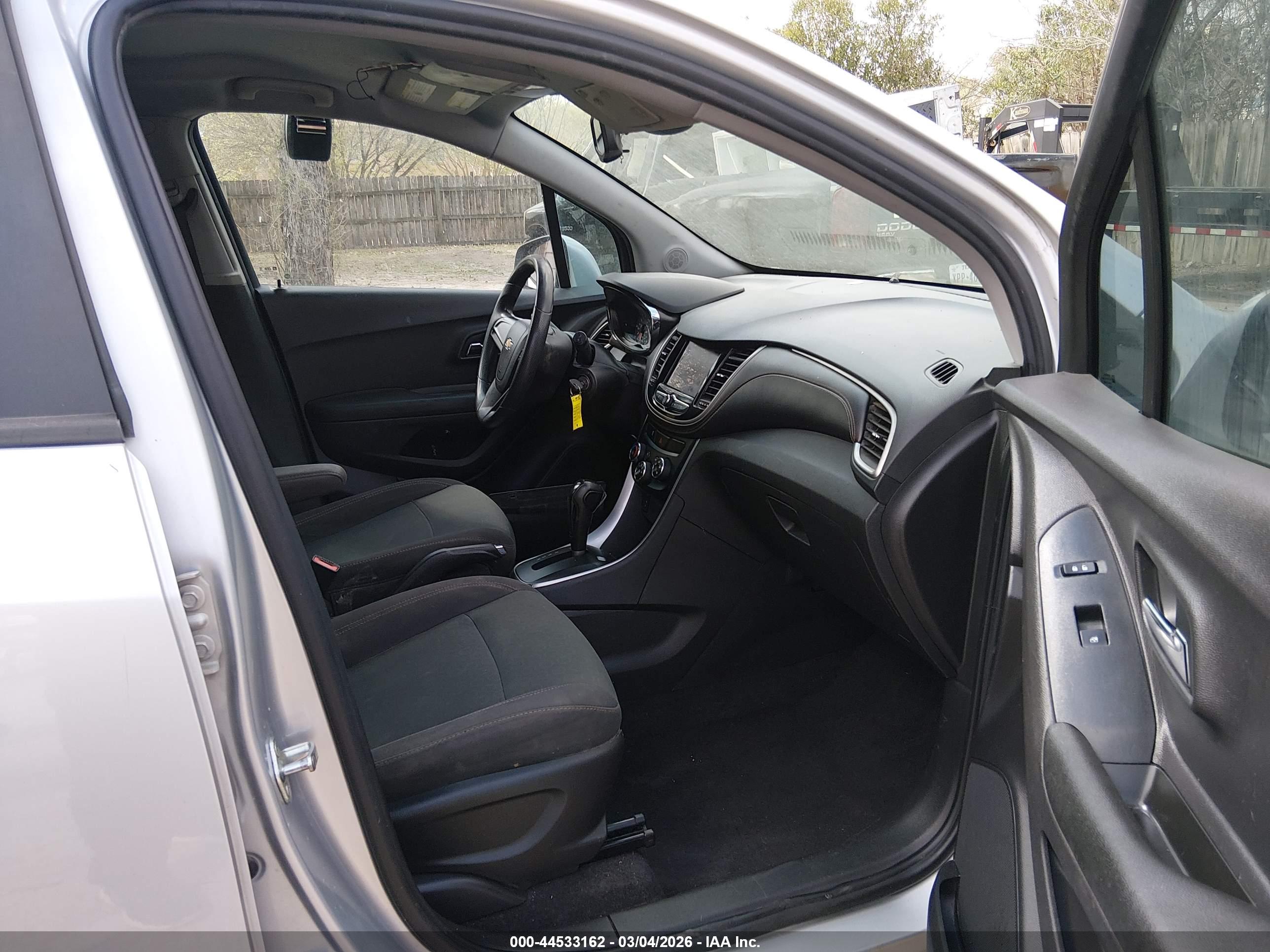 CHEVROLET TRAX image 5