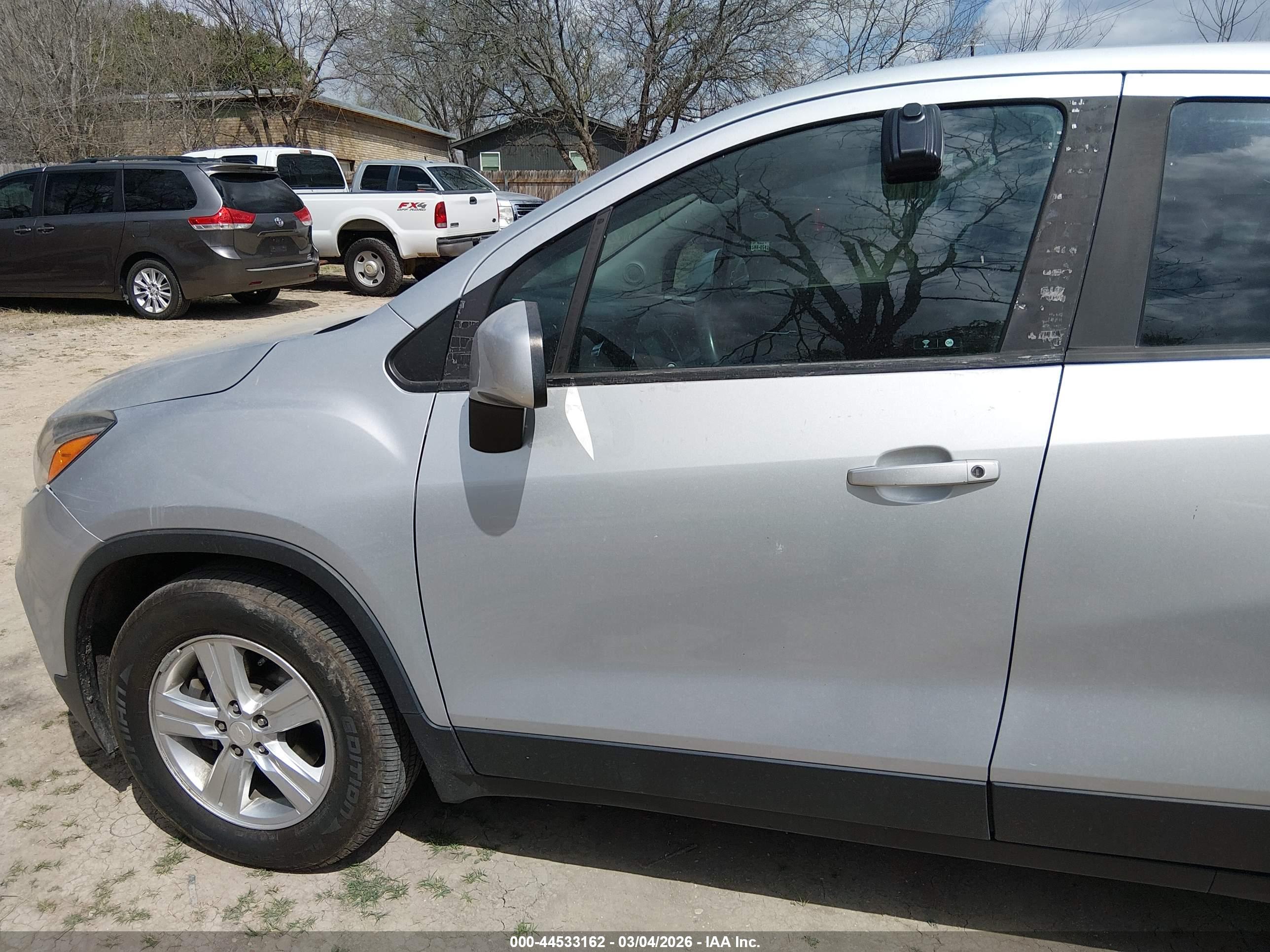 CHEVROLET TRAX image 6