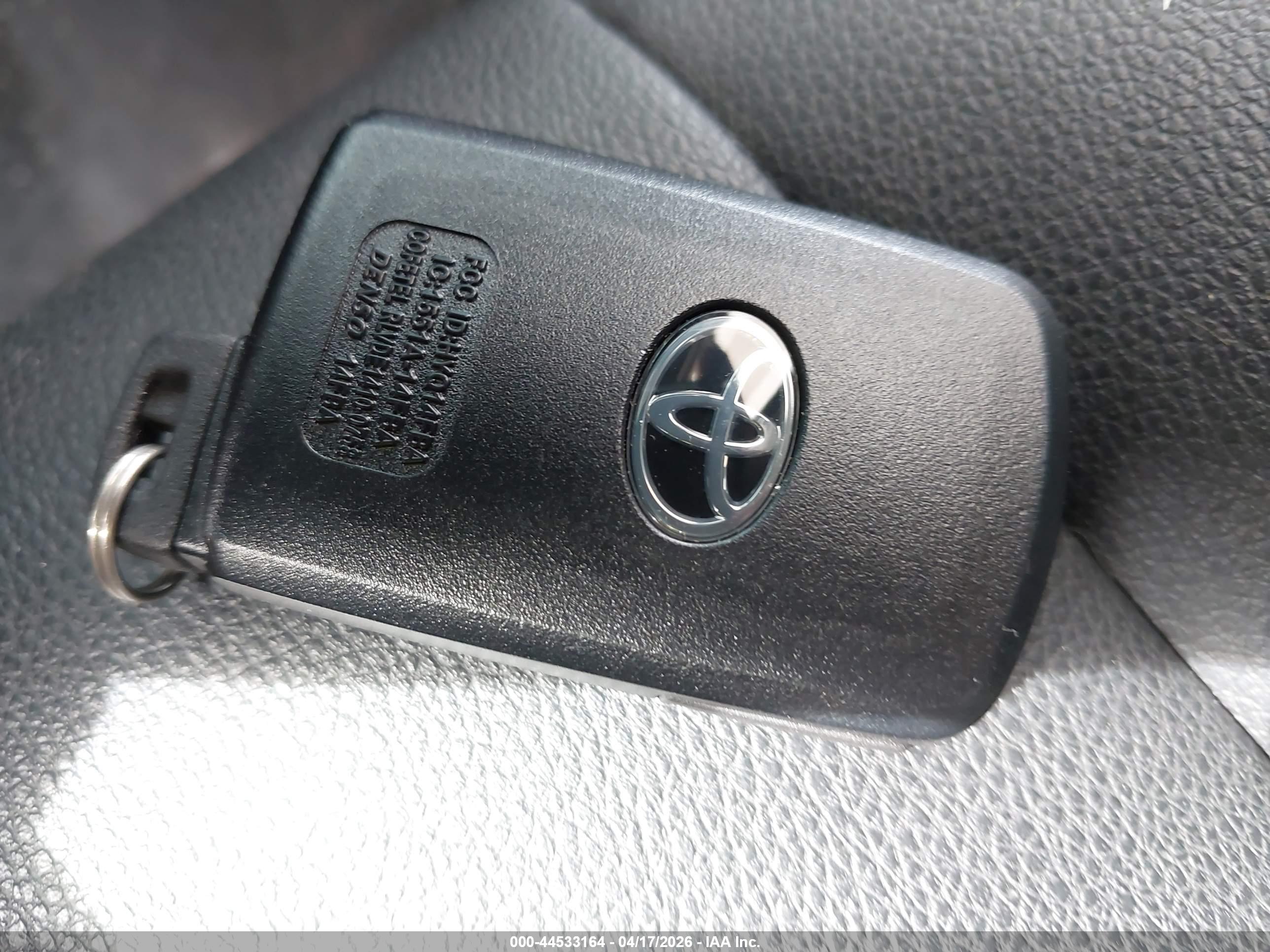 TOYOTA 4RUNNER image 11