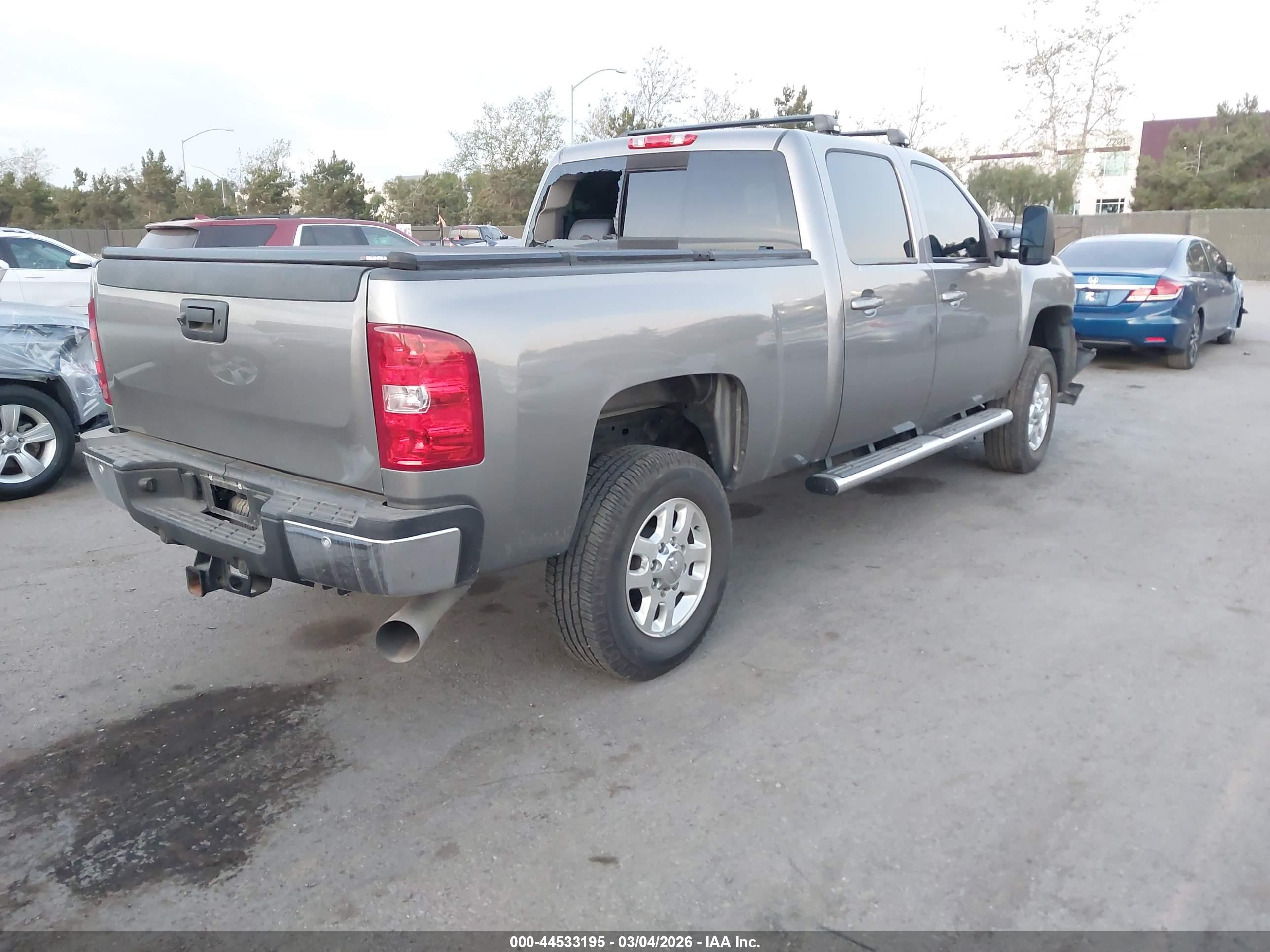 CHEVROLET SILVERADO image 4