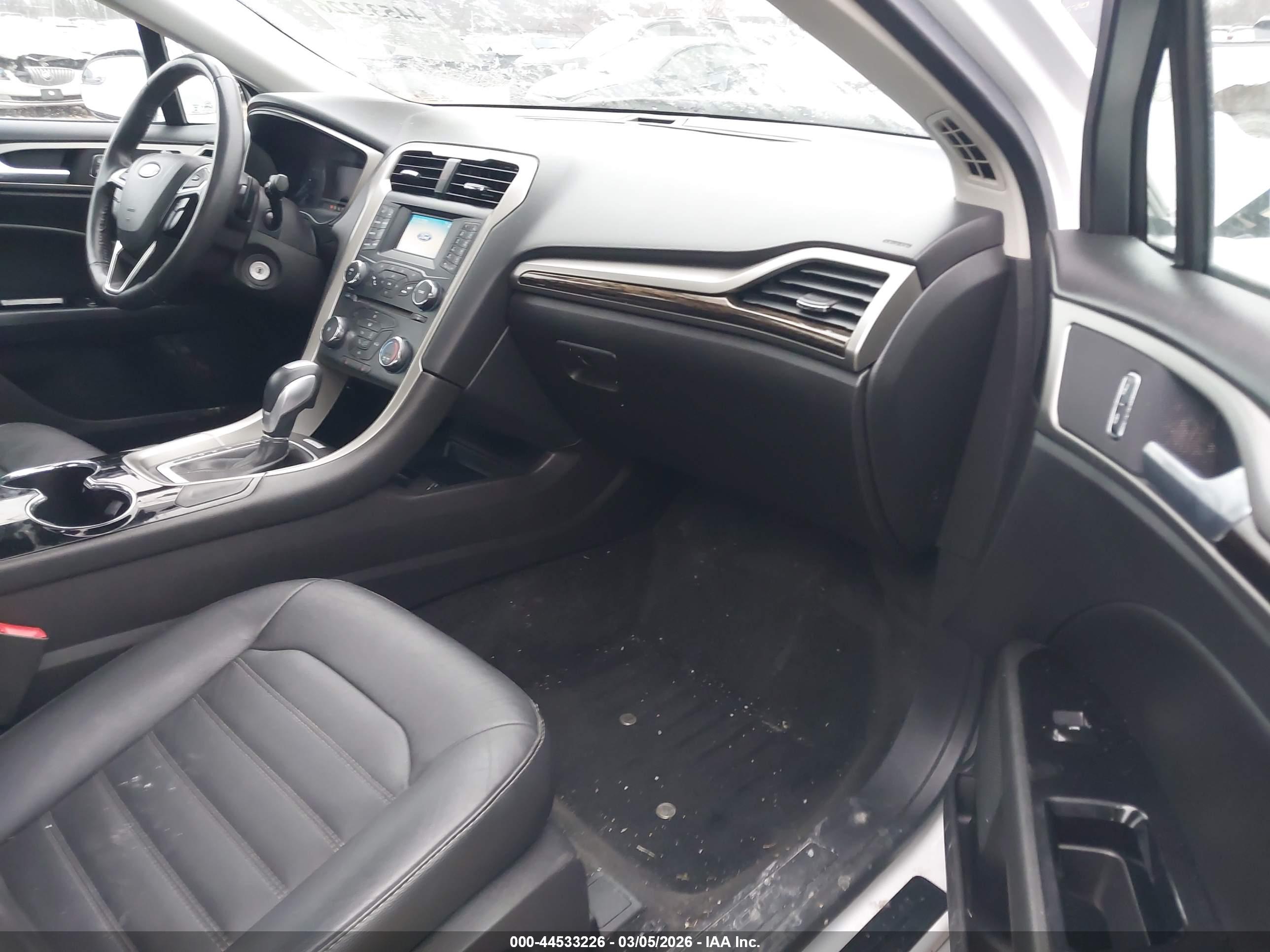 FORD FUSION image 5