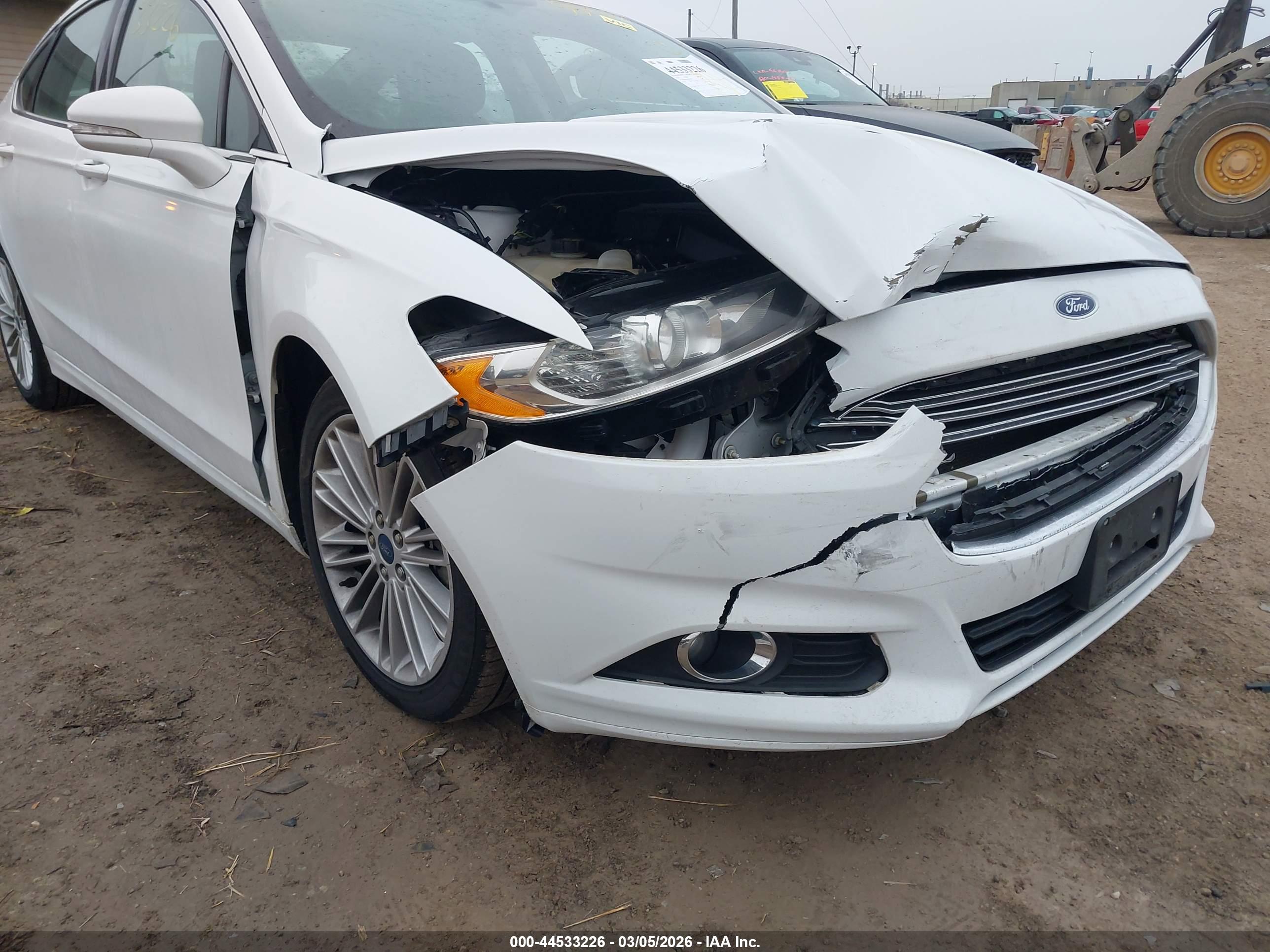 FORD FUSION image 6