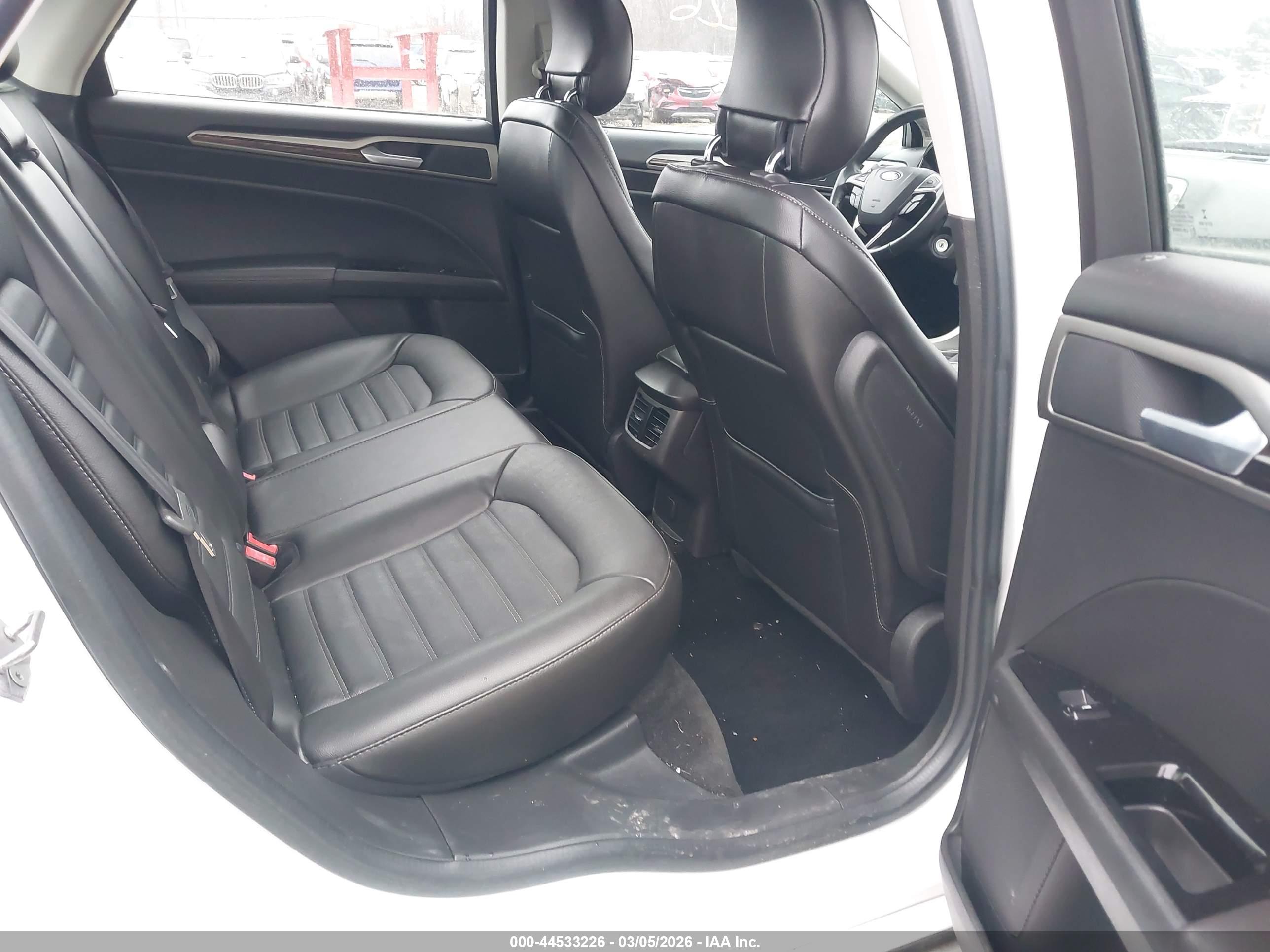 FORD FUSION image 8