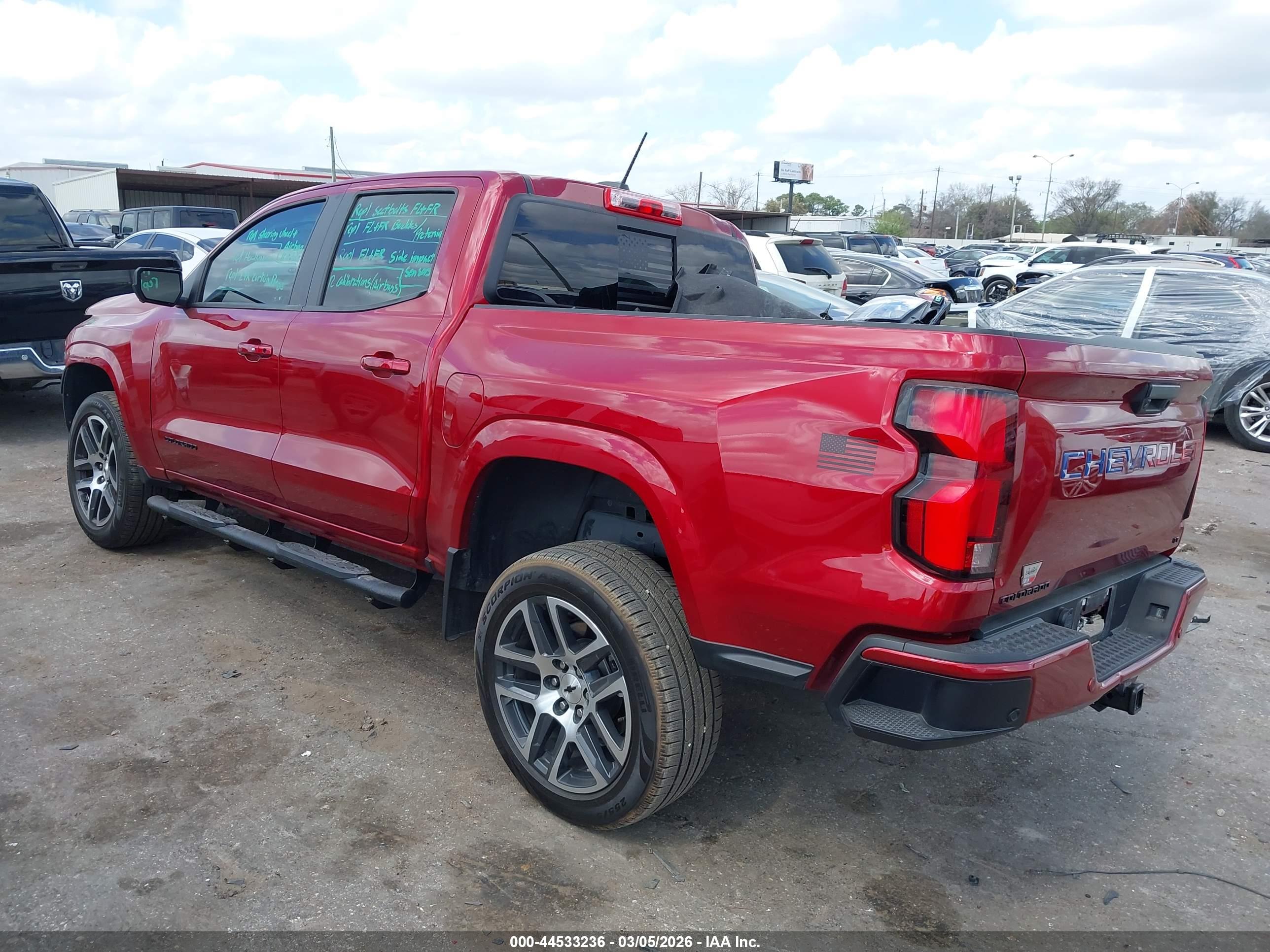 CHEVROLET COLORADO image 3