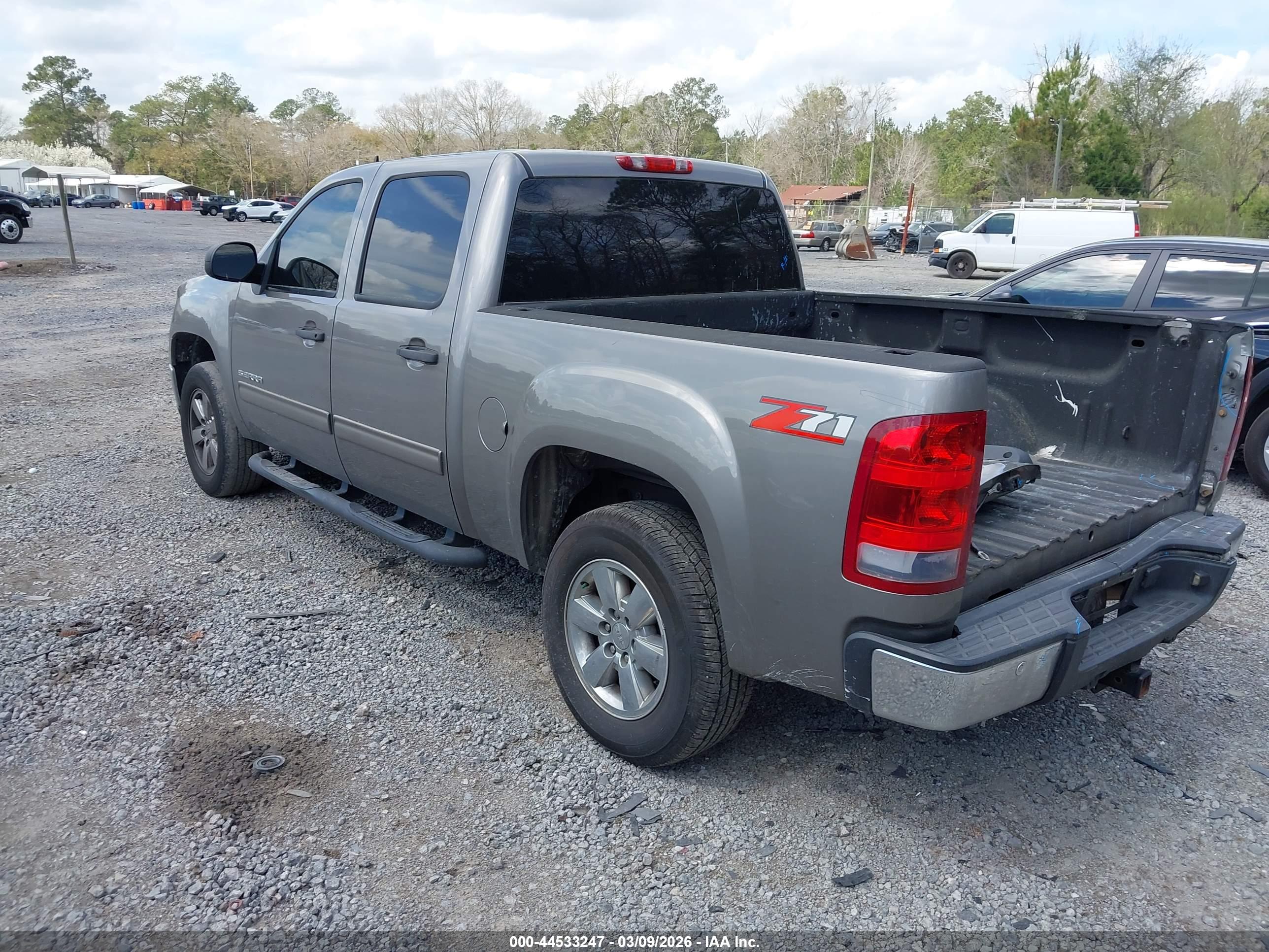 GMC SIERRA image 3