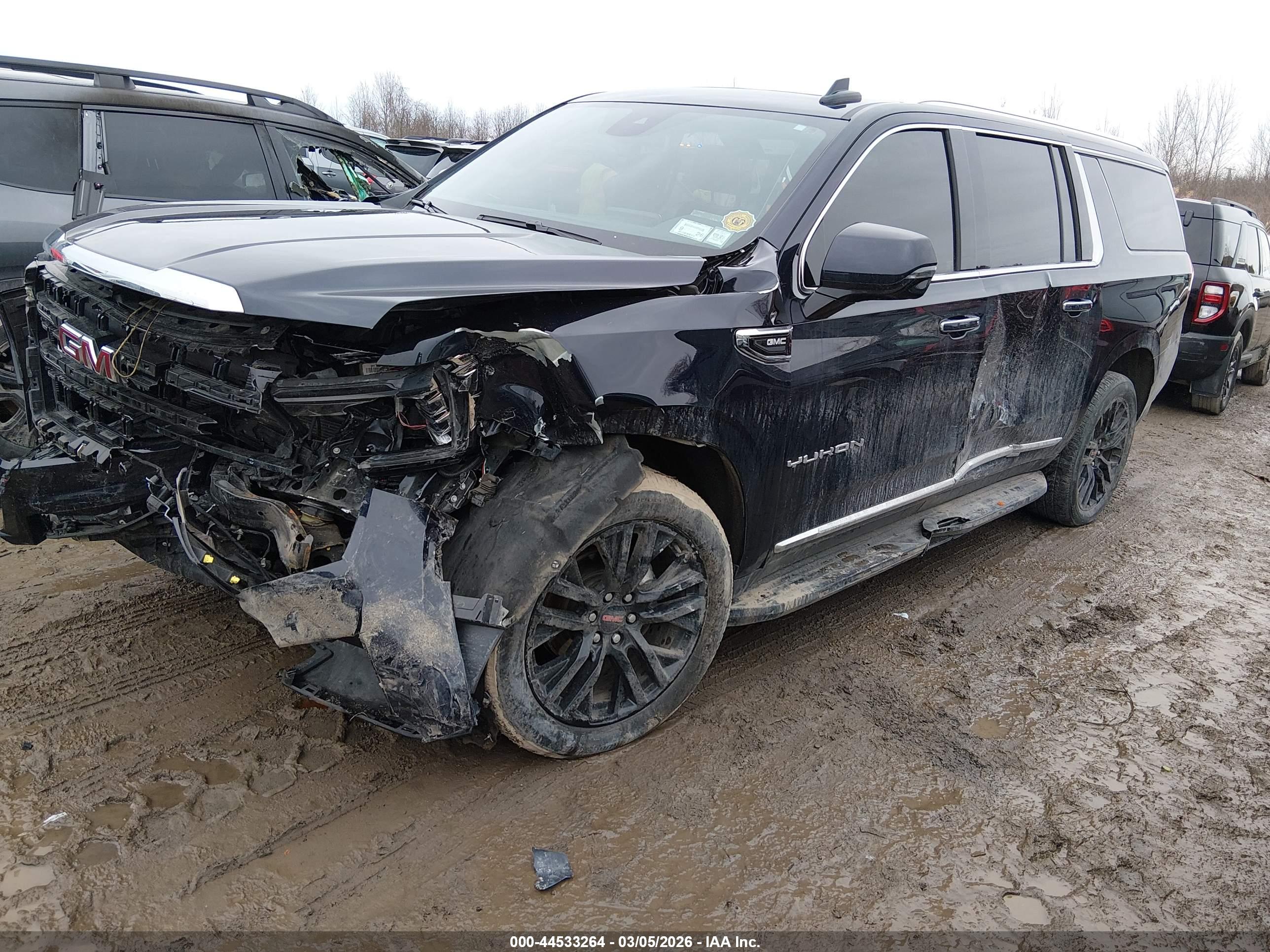 GMC YUKON image 2