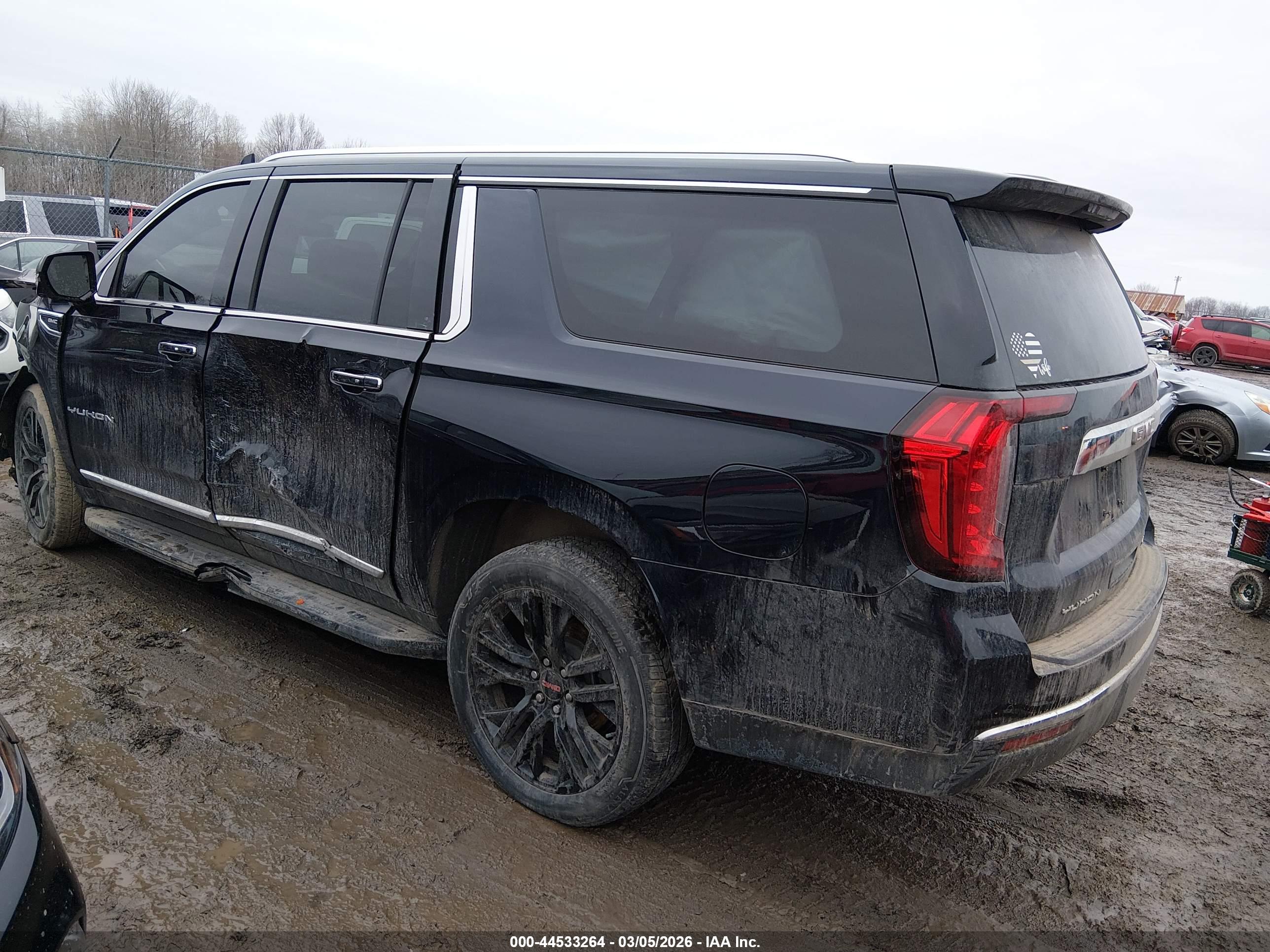 GMC YUKON image 3