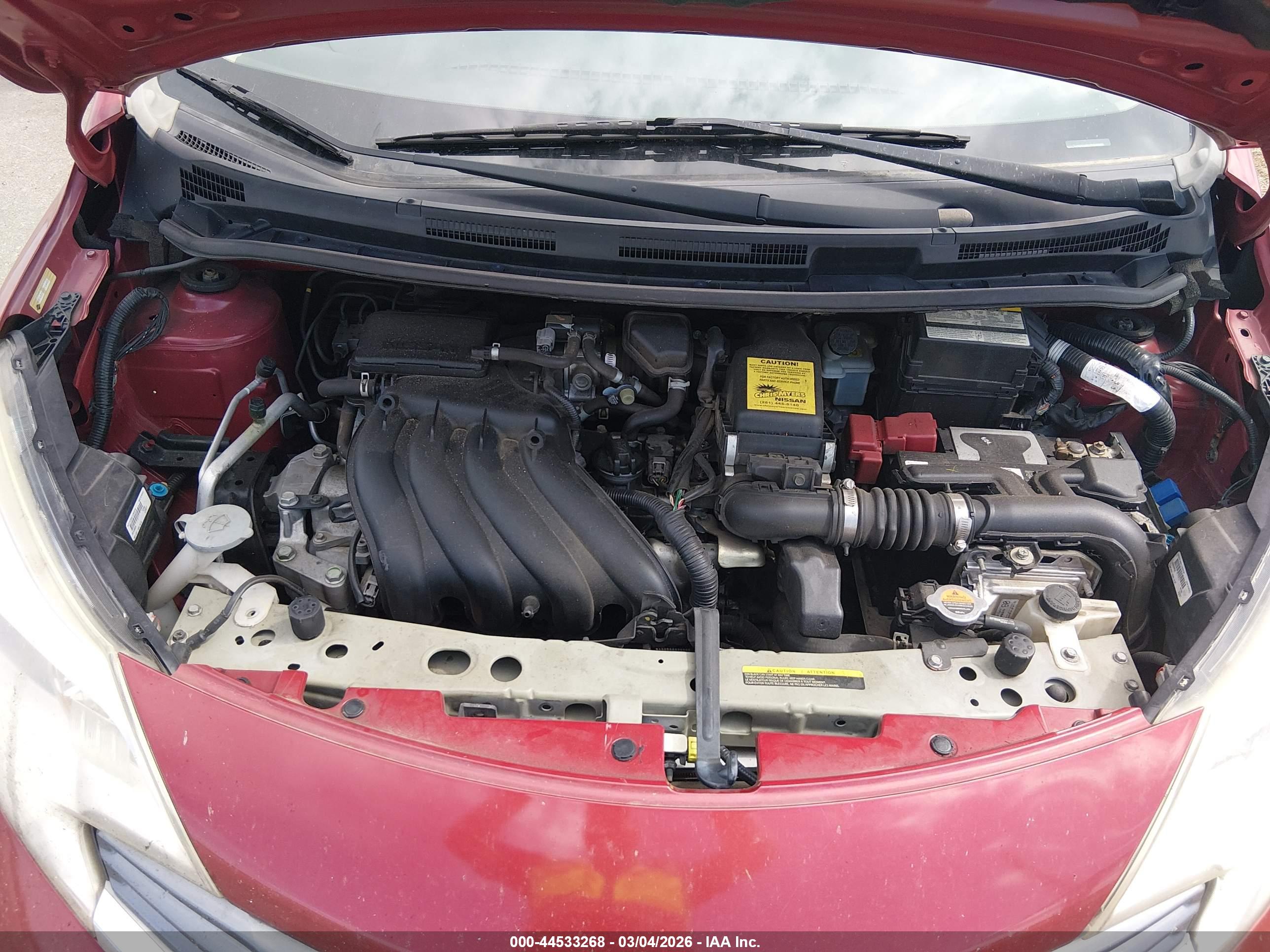 NISSAN VERSA image 10