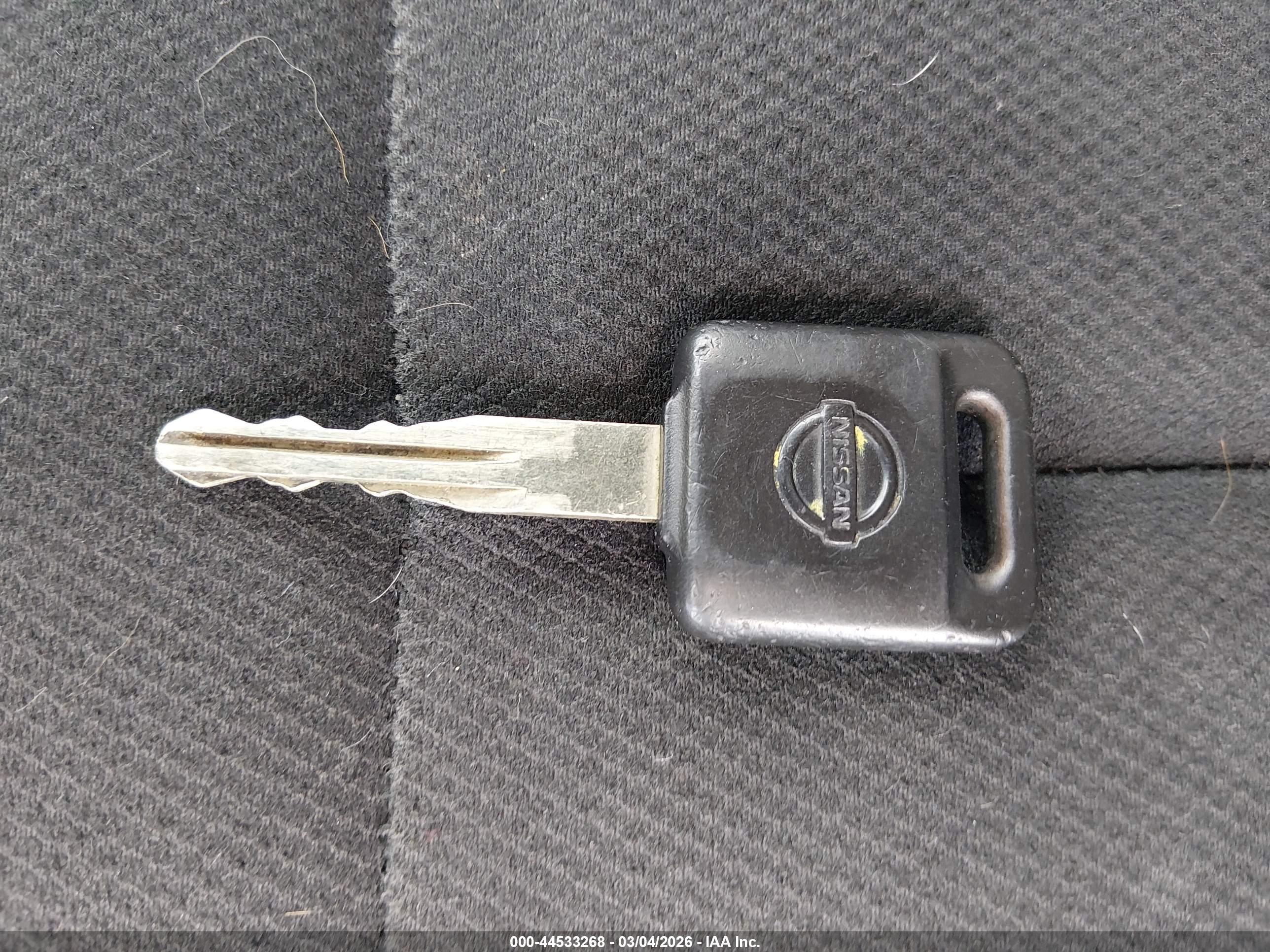 NISSAN VERSA image 11
