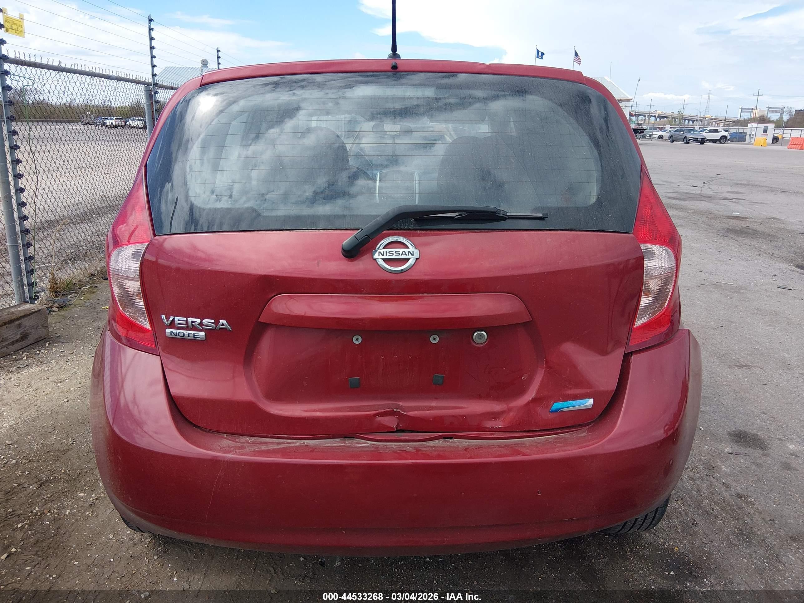 NISSAN VERSA image 6