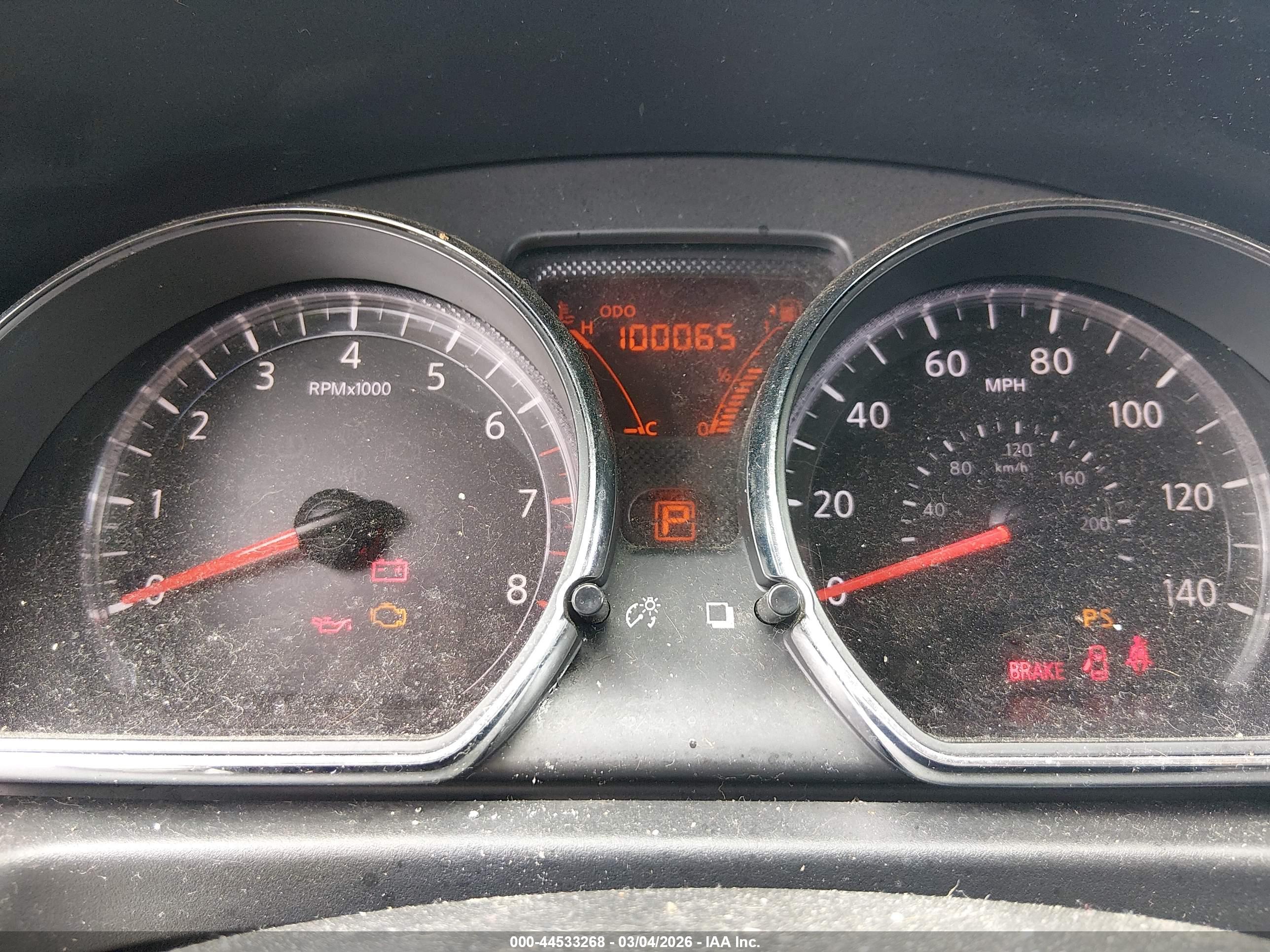 NISSAN VERSA image 7