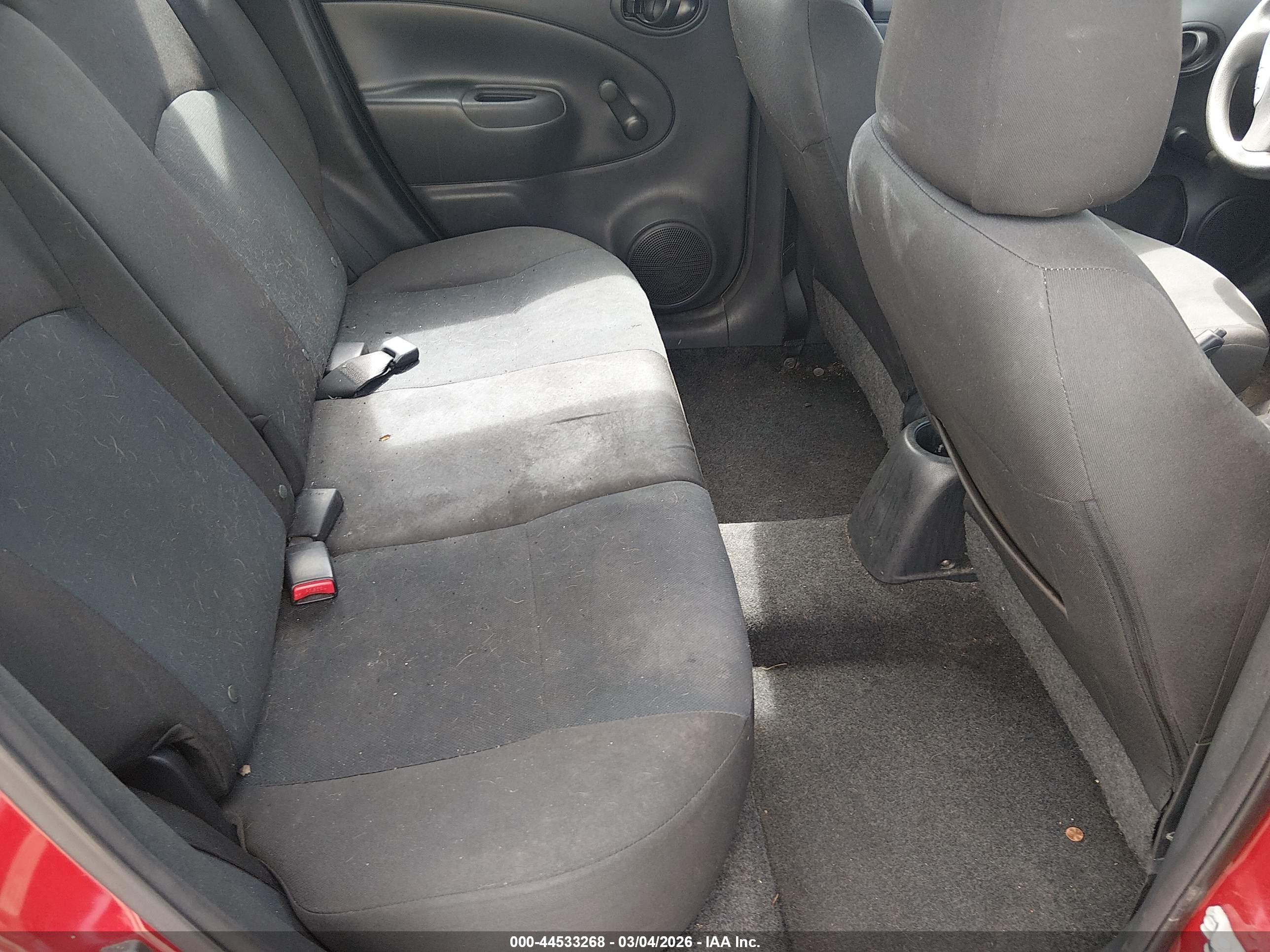 NISSAN VERSA image 8