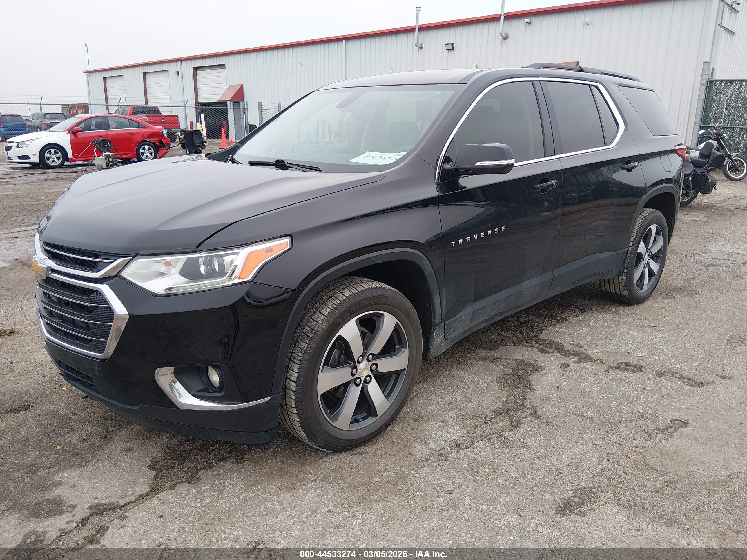 CHEVROLET TRAVERSE image 2
