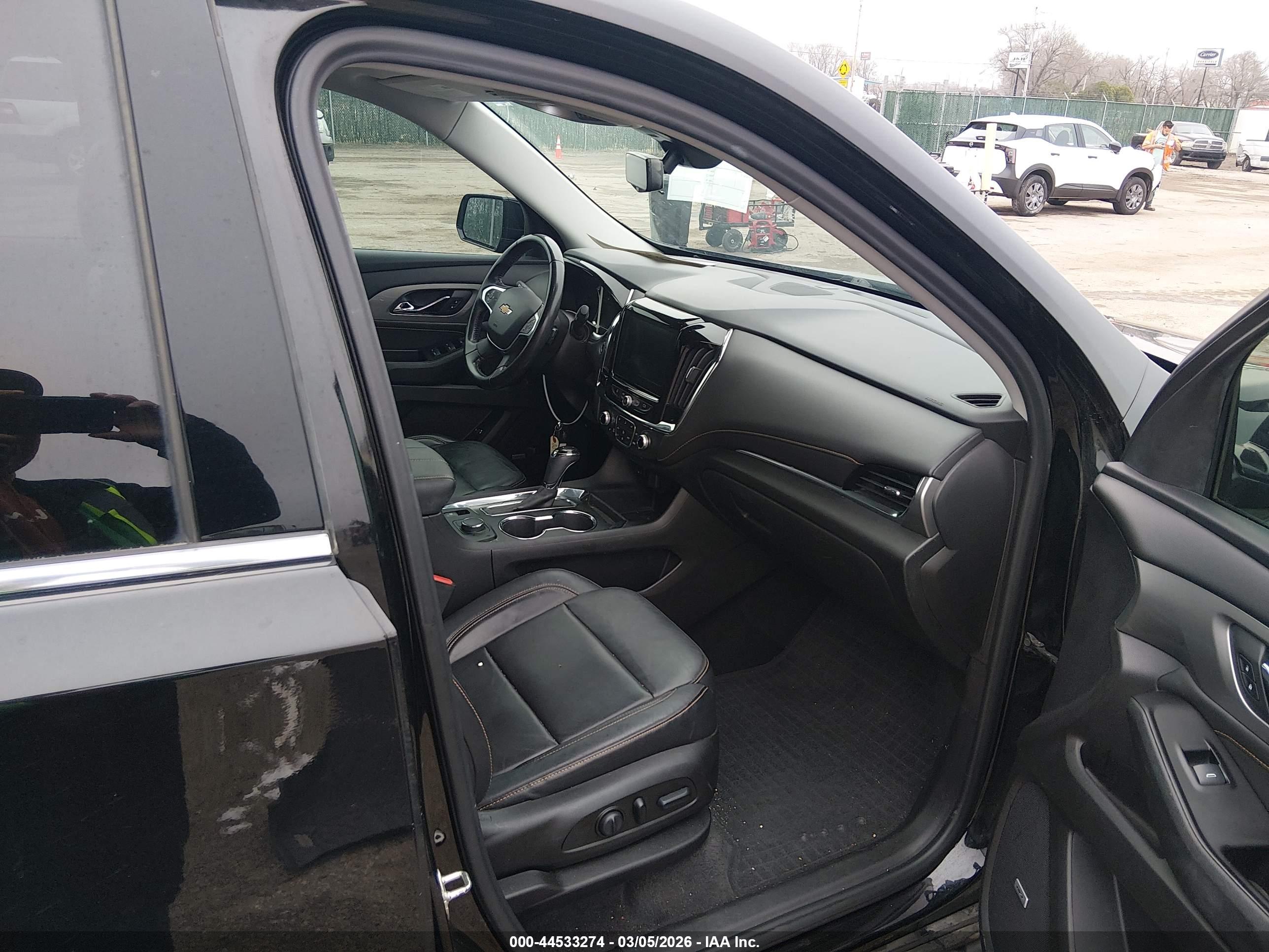 CHEVROLET TRAVERSE image 5