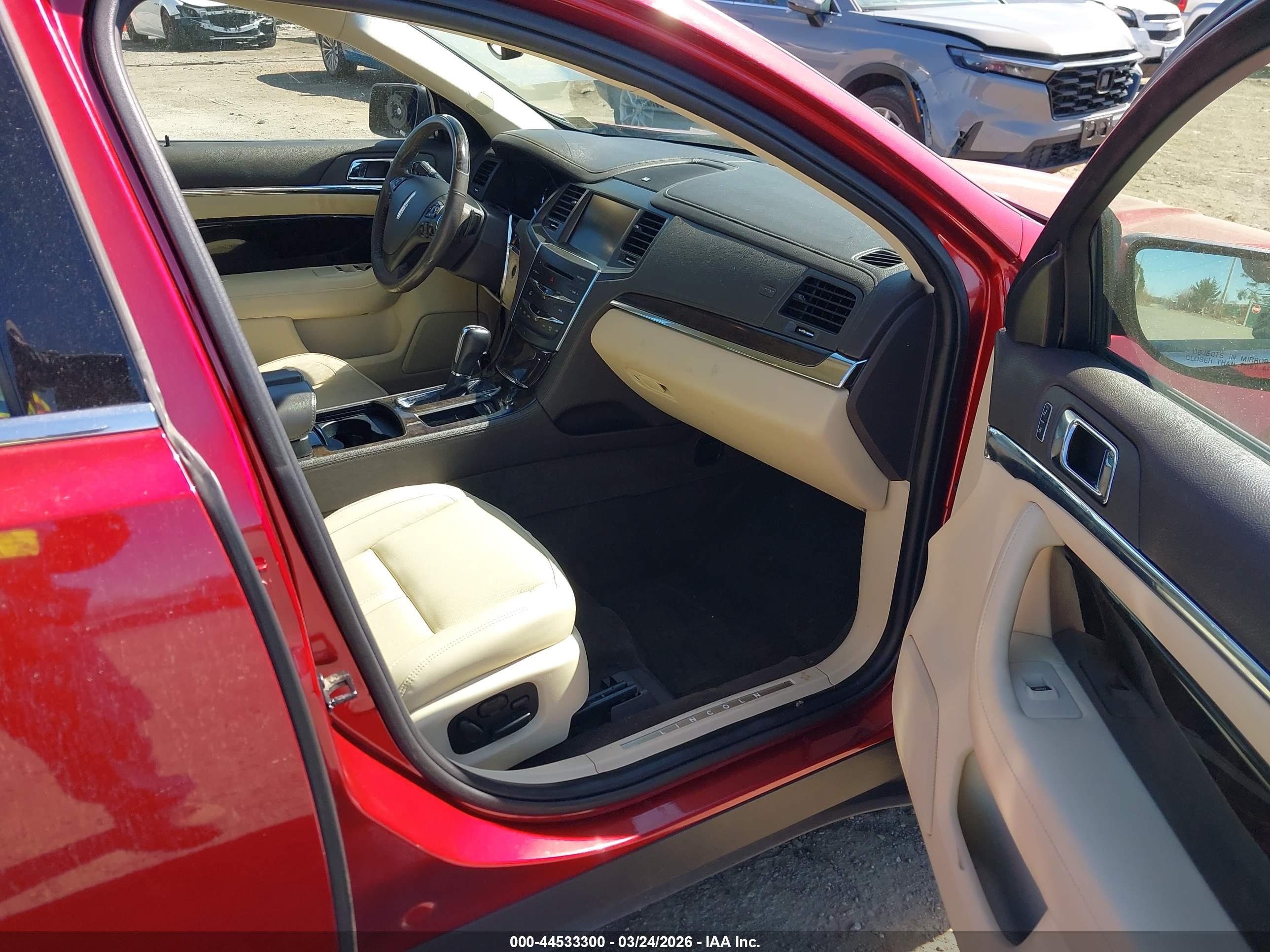 LINCOLN MKS image 5