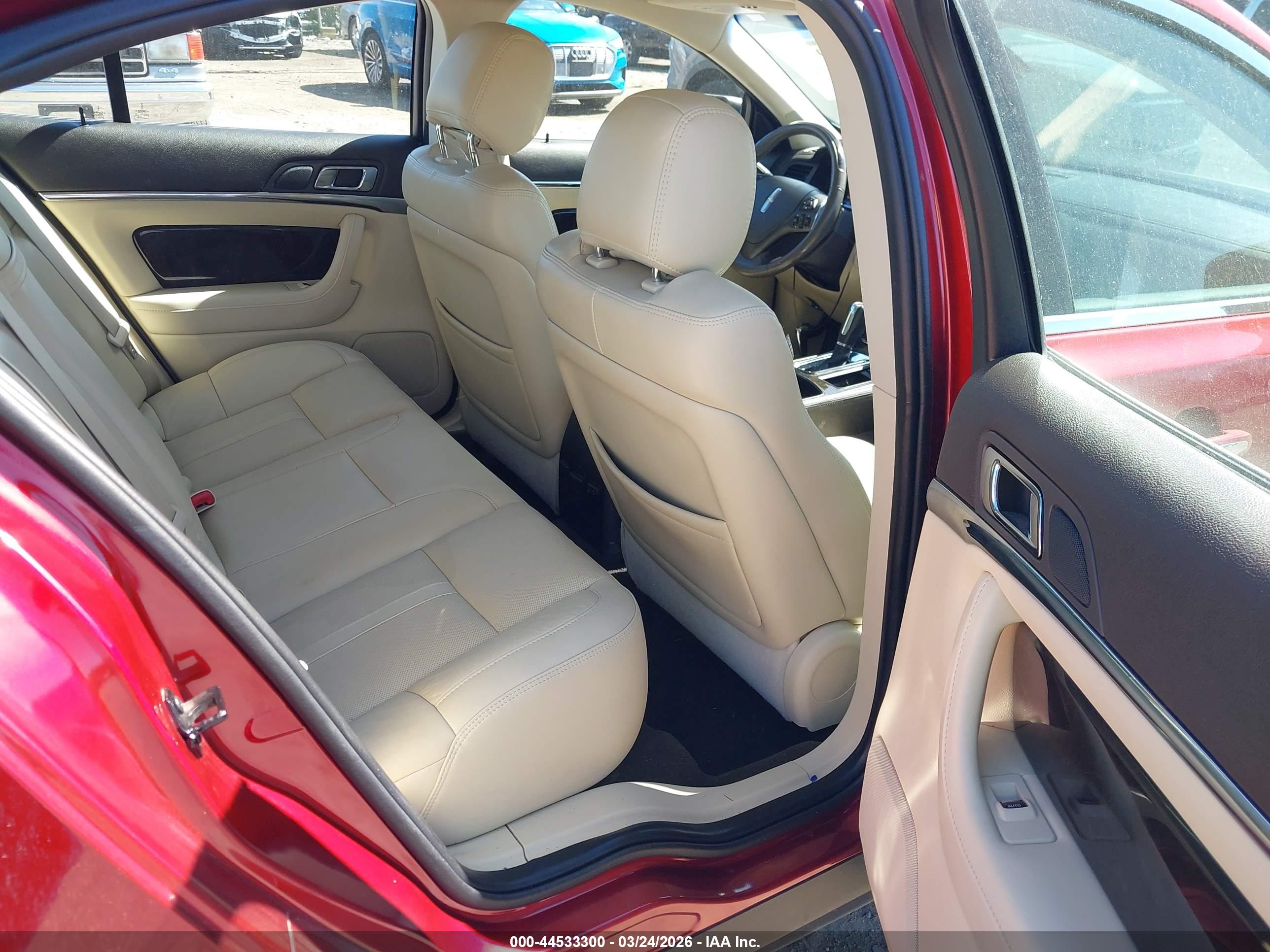 LINCOLN MKS image 8