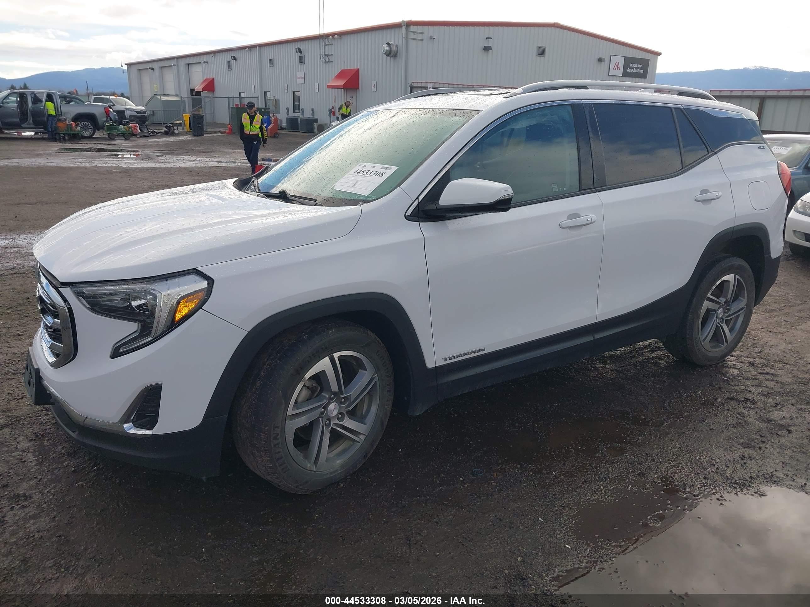 GMC TERRAIN image 2