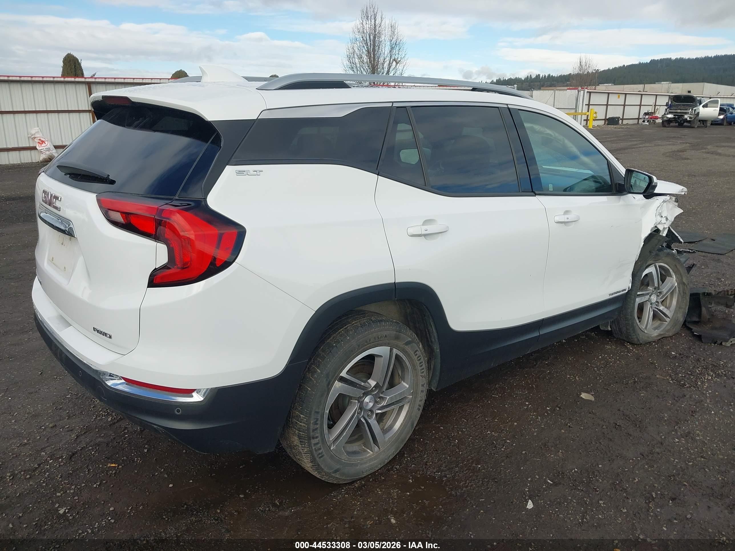 GMC TERRAIN image 4