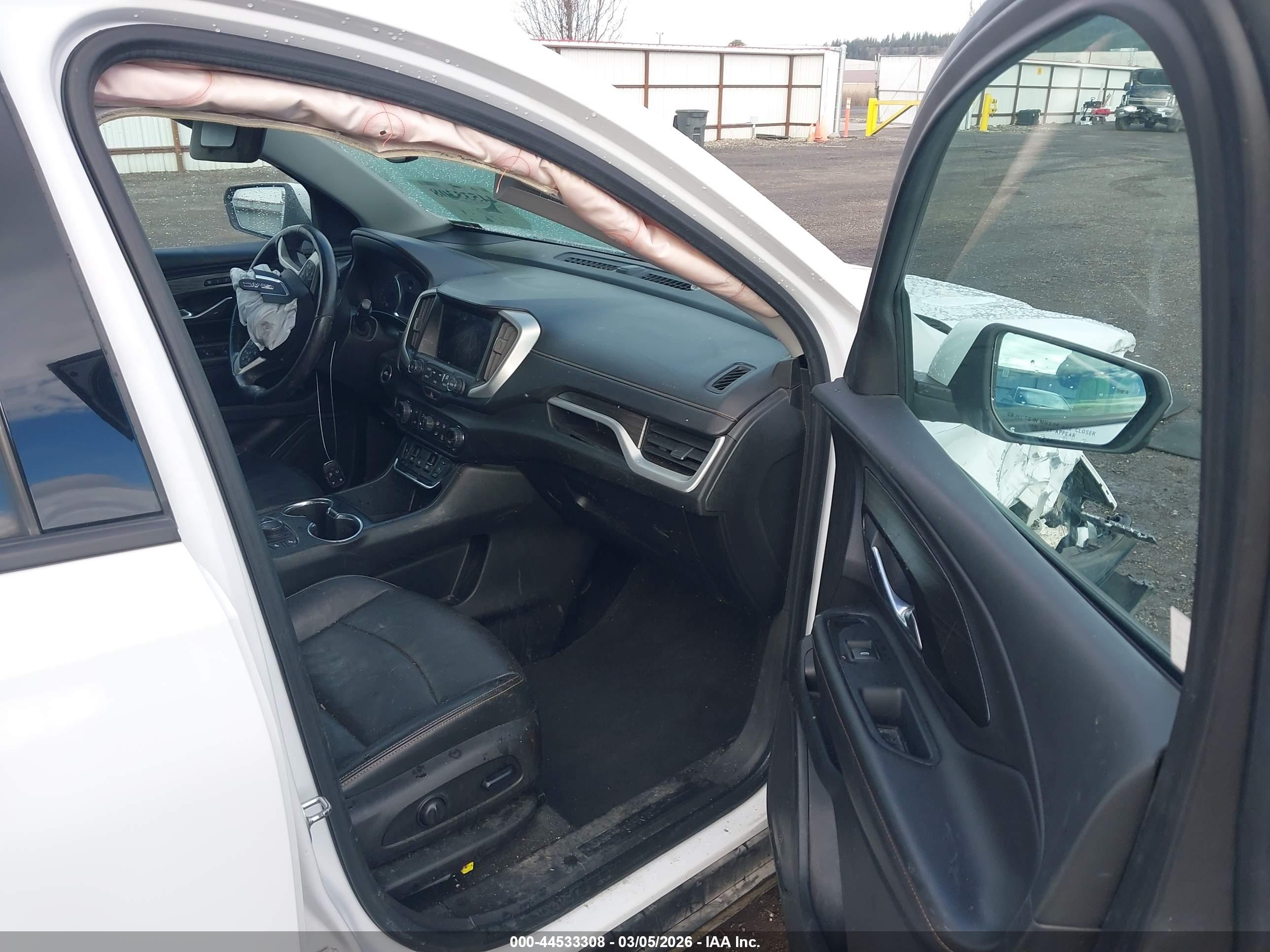 GMC TERRAIN image 5